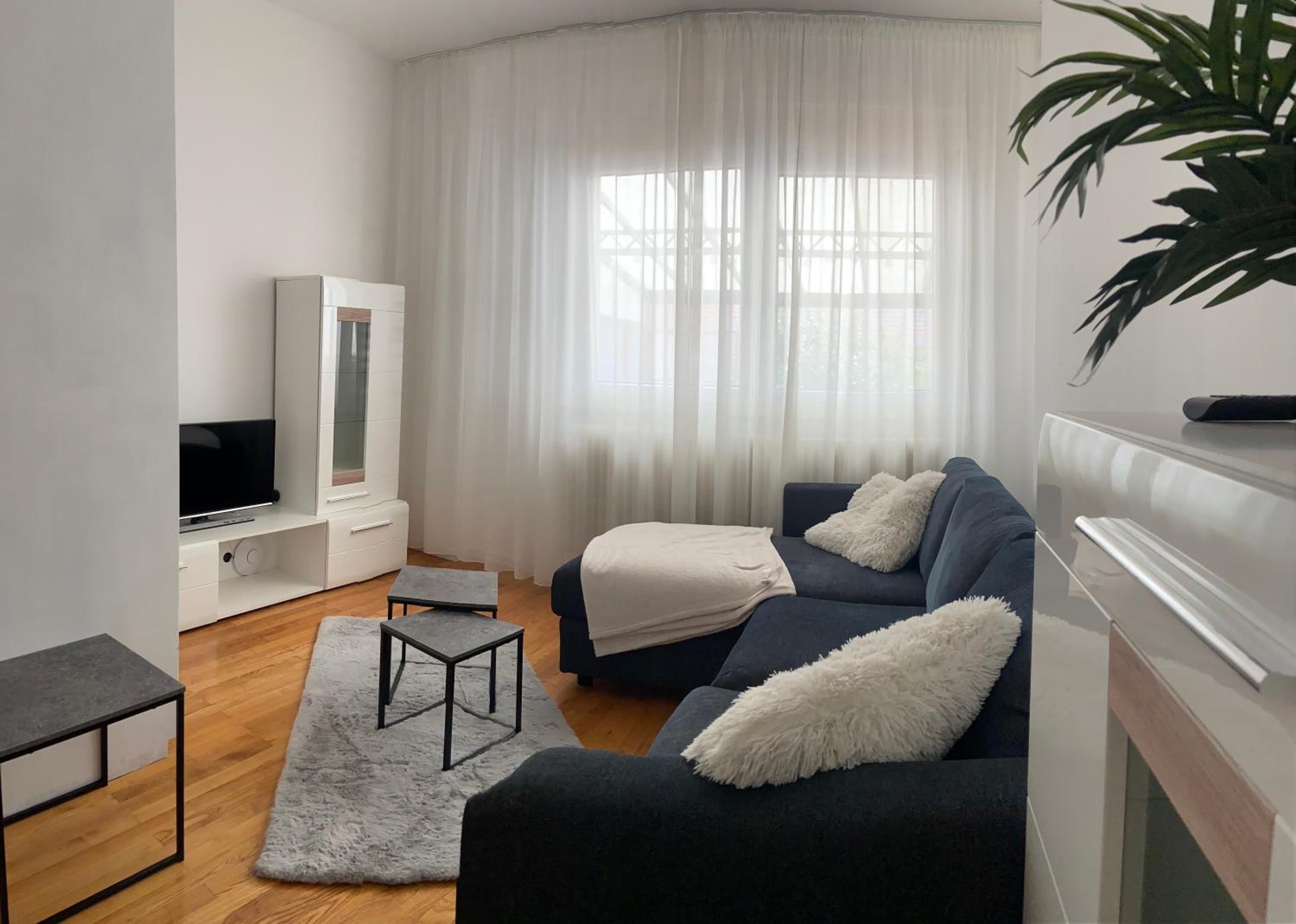 One-Bedroom Apartment photo 1