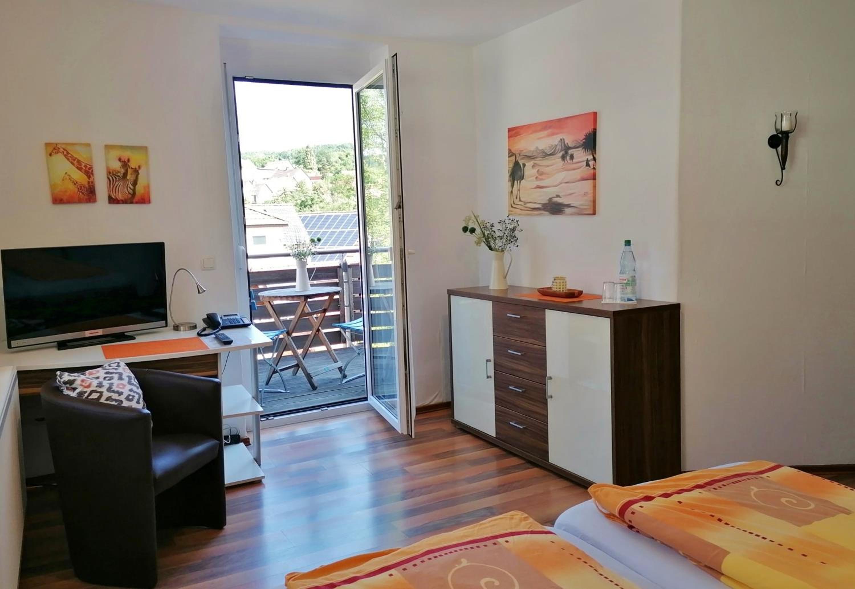 Large Double Room with Balcony or Sofa photo 2
