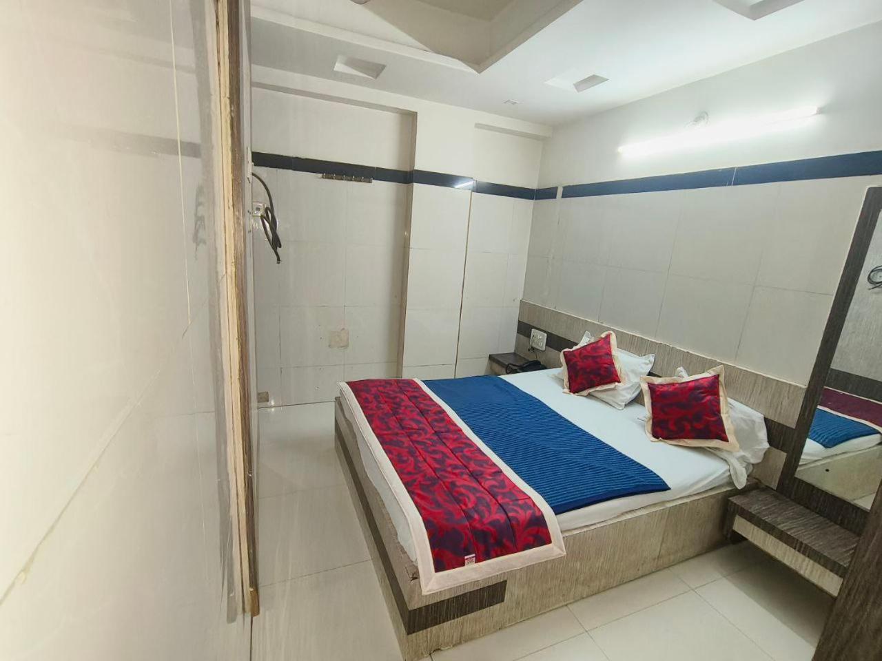 Budget Double Room photo 3