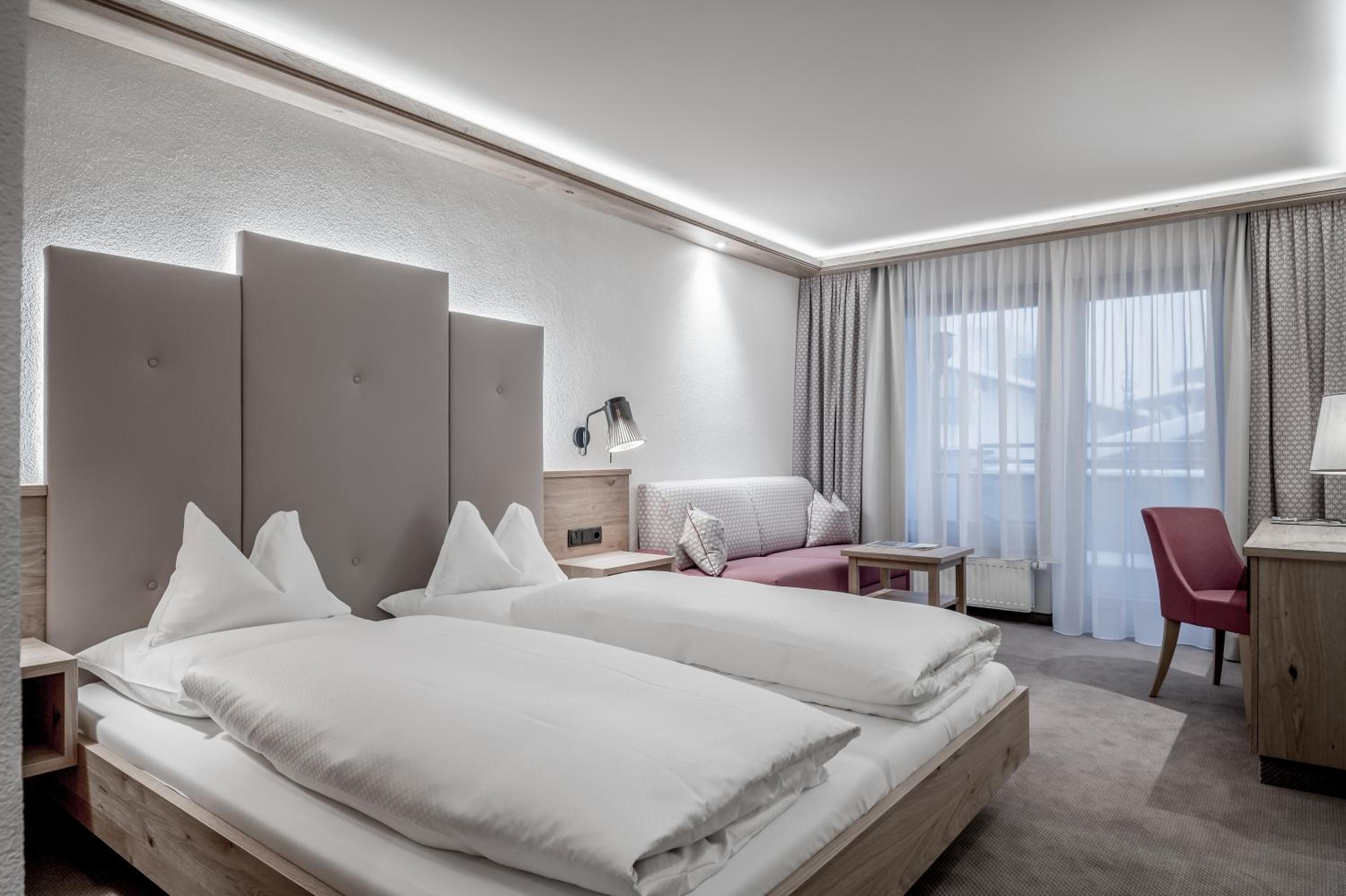 Superior Double Room with Balcony - Photo 1