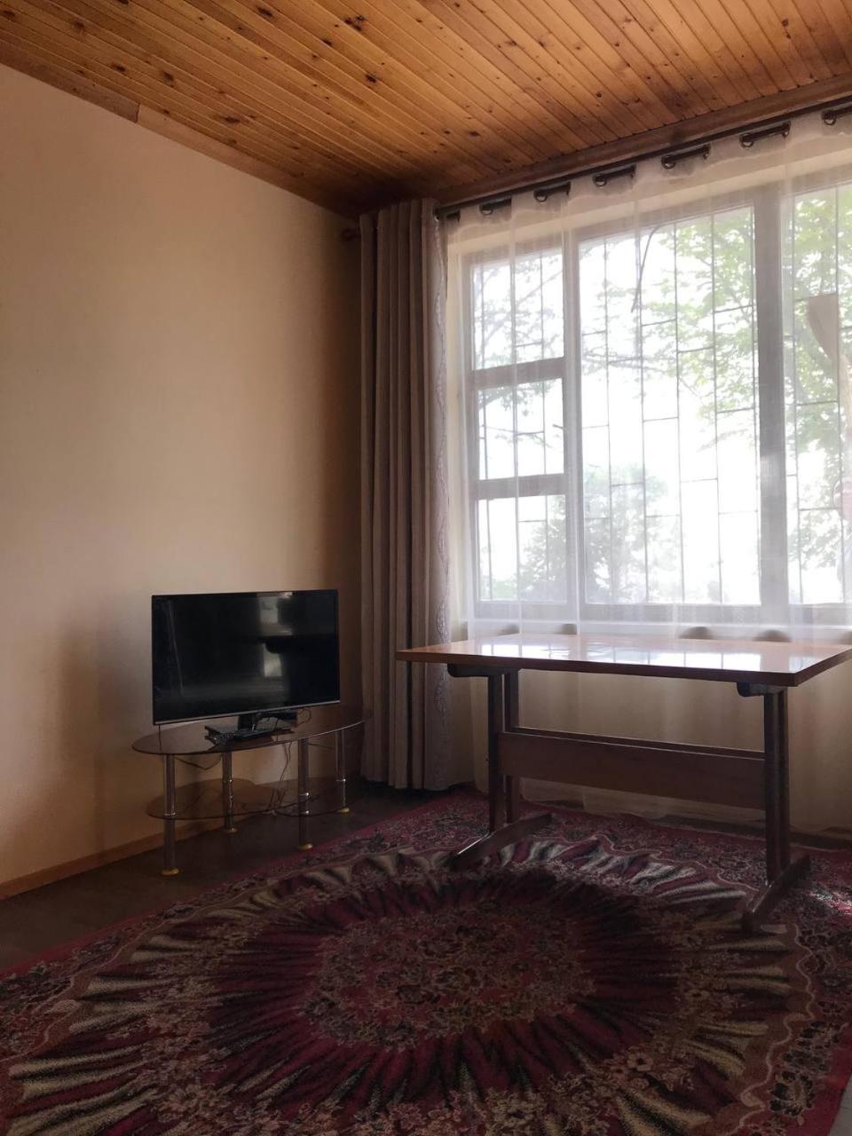 Family Room with Lake View photo 2