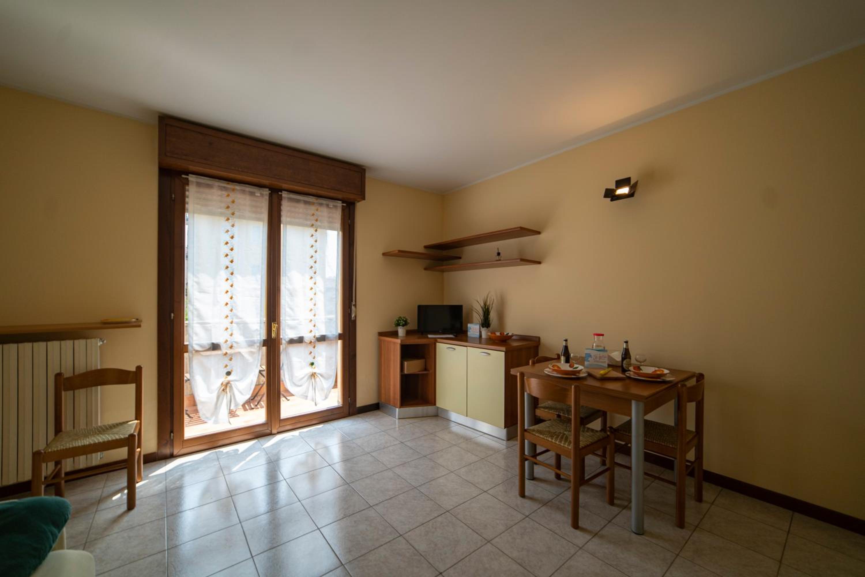 One-Bedroom Apartment photo 1