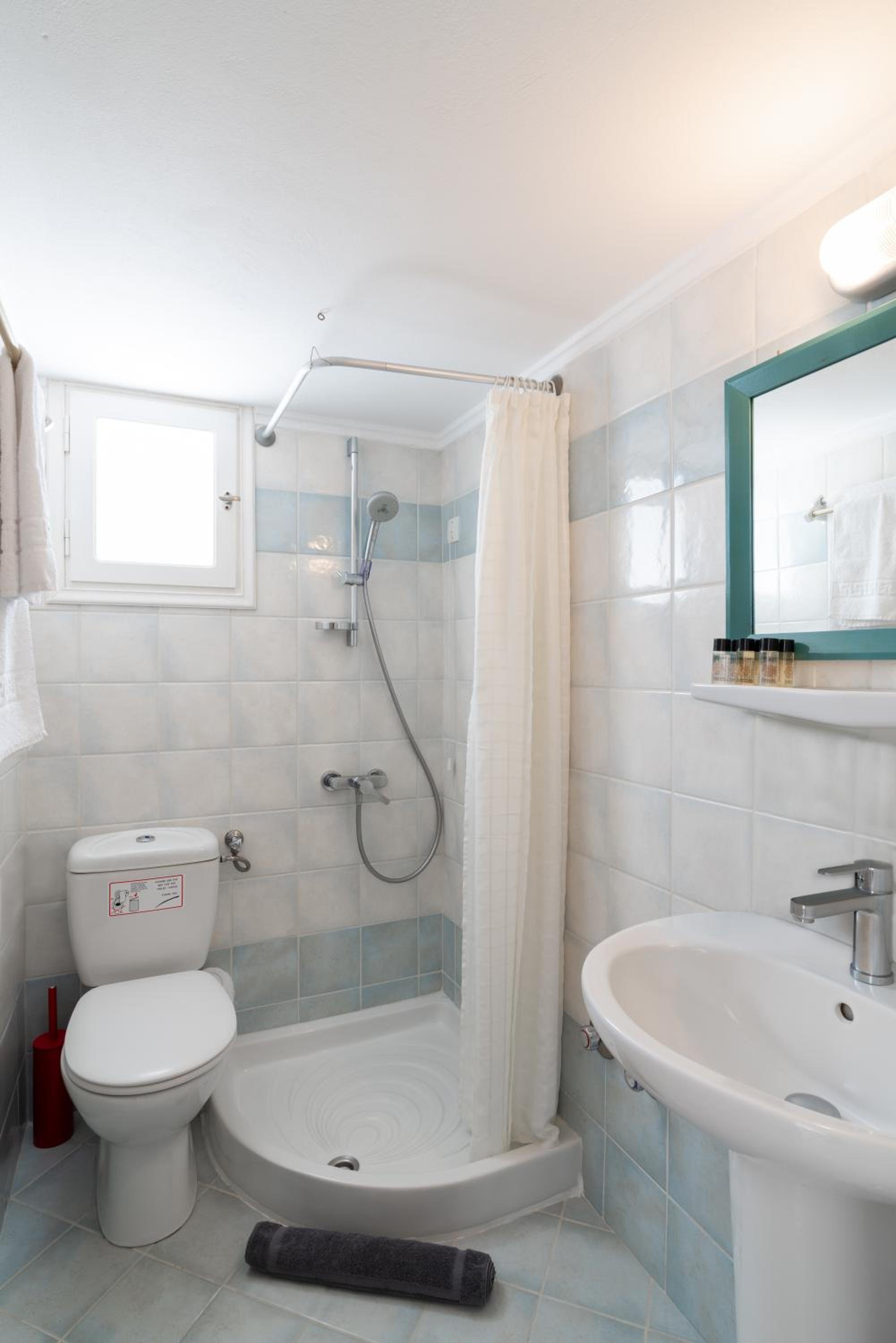 Standard Double Room - Photo 5