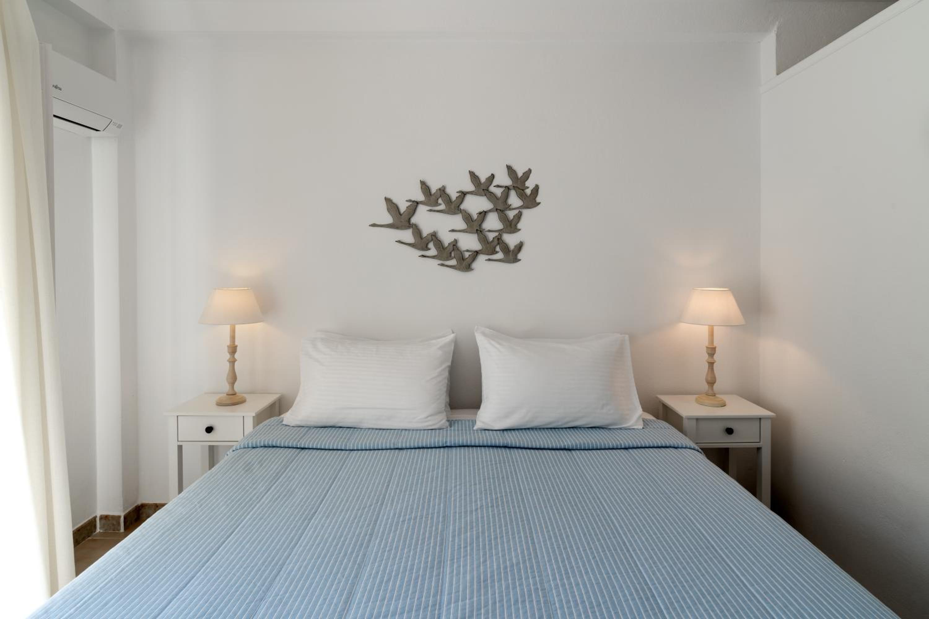 Deluxe Double or Twin Room with Pool View - Photo 4