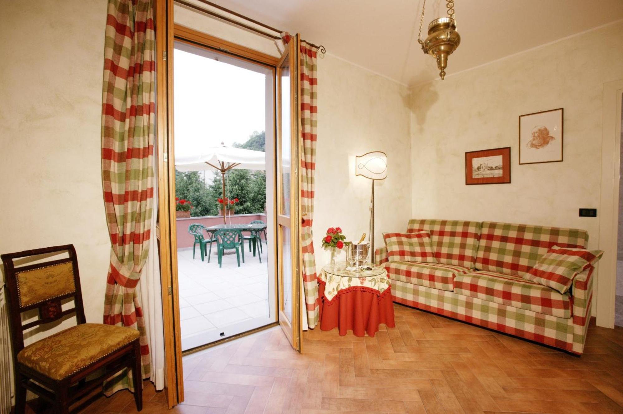 Family Suite with Balcony photo 2