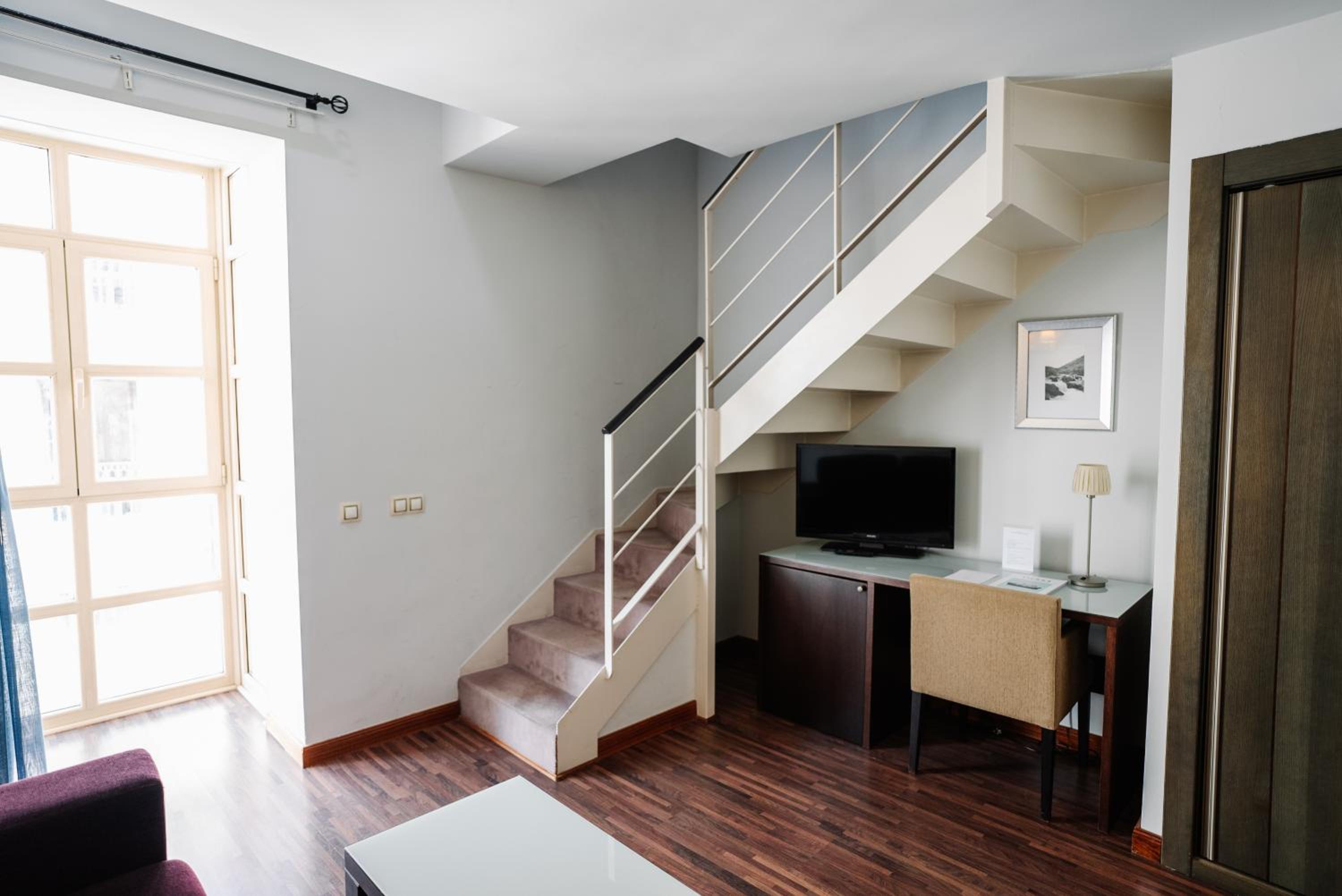 Duplex Double Room with Living Room  - Photo 2