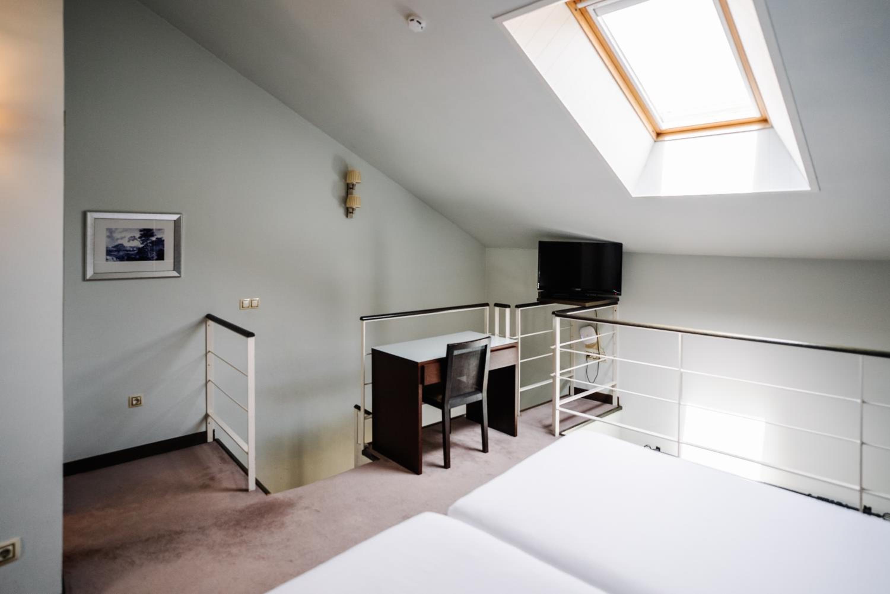 Duplex Twin Room with Living Room  - Photo 2
