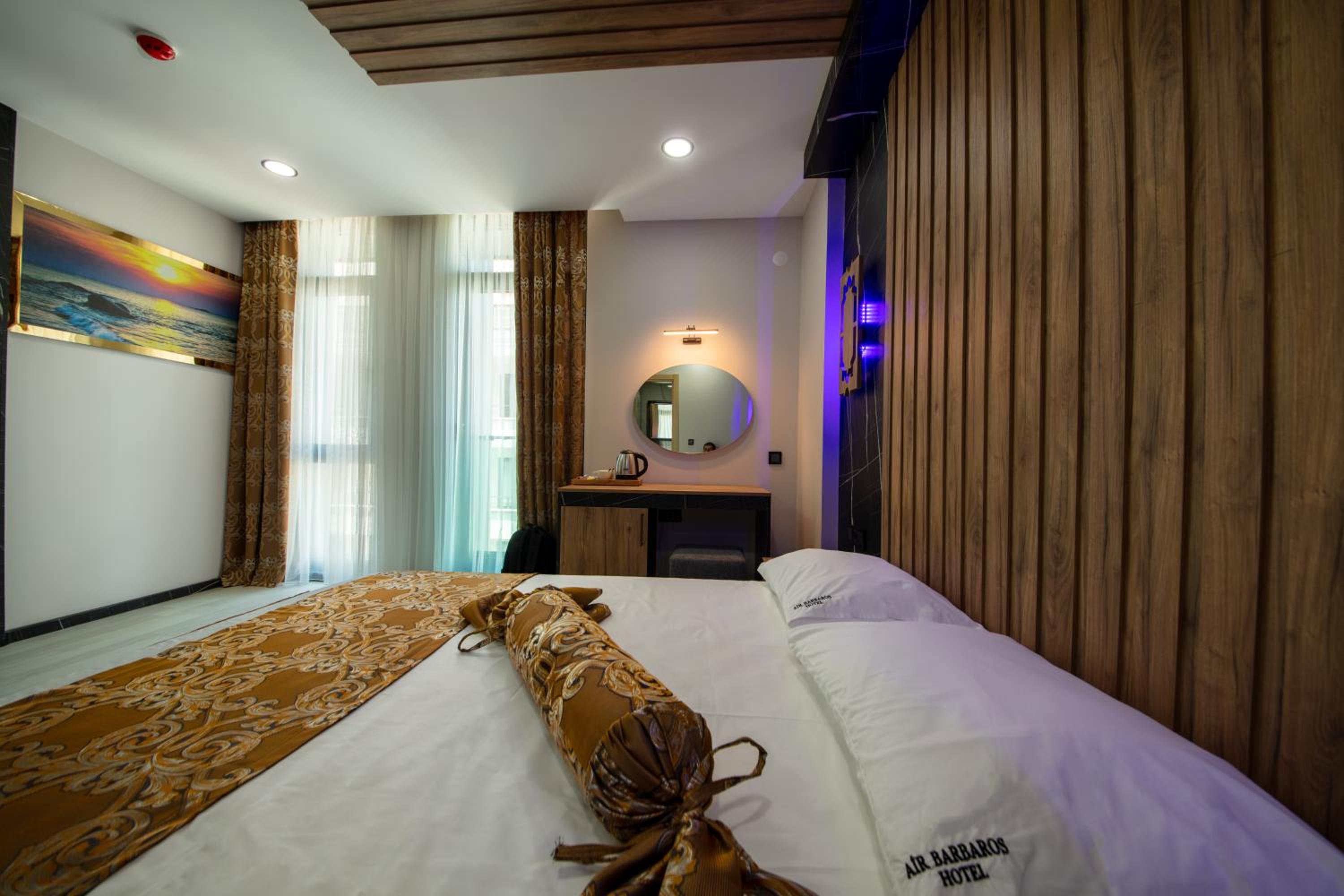 Standard Double Room - Photo 13