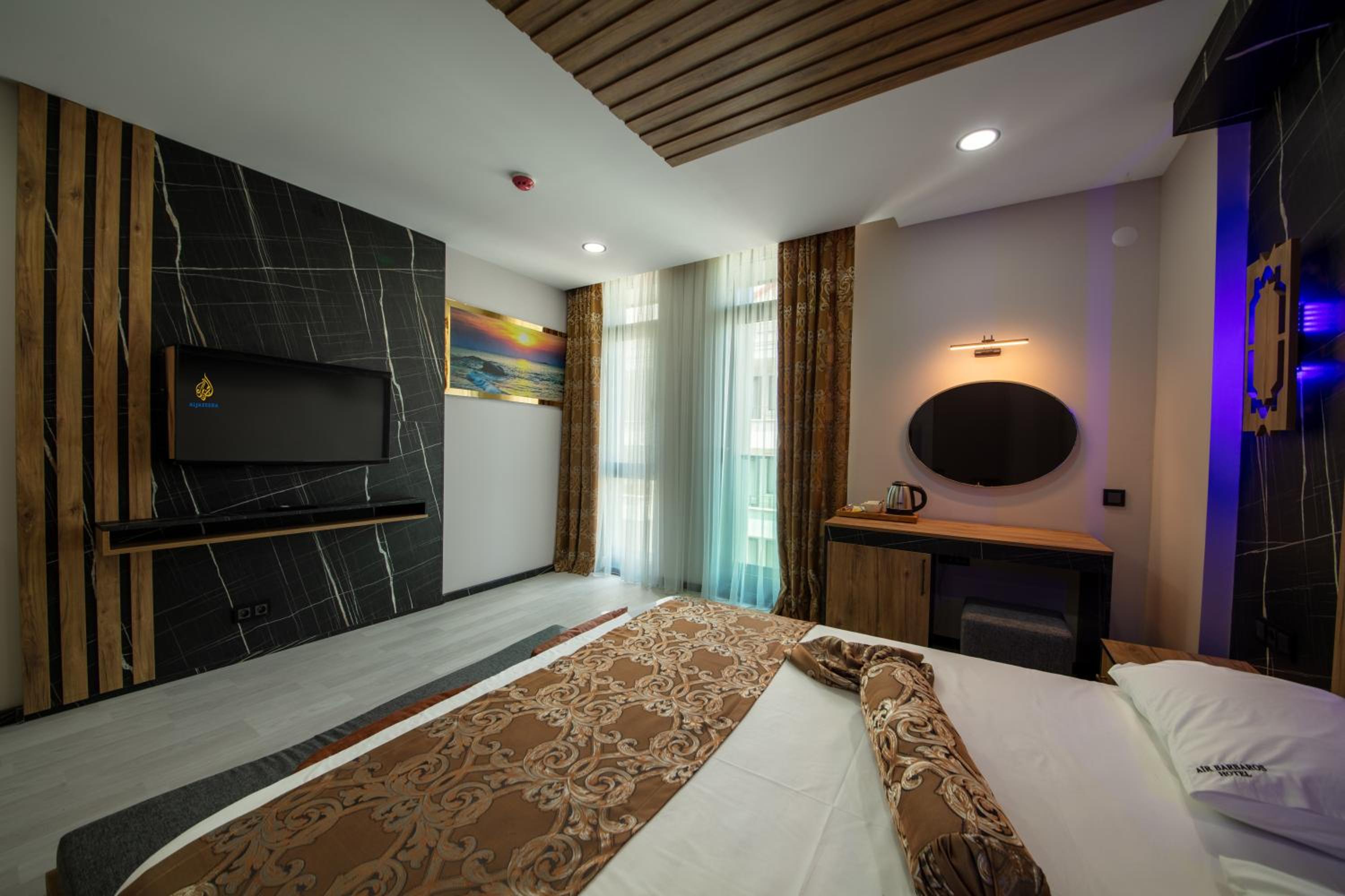 Standard Double Room - Photo 11