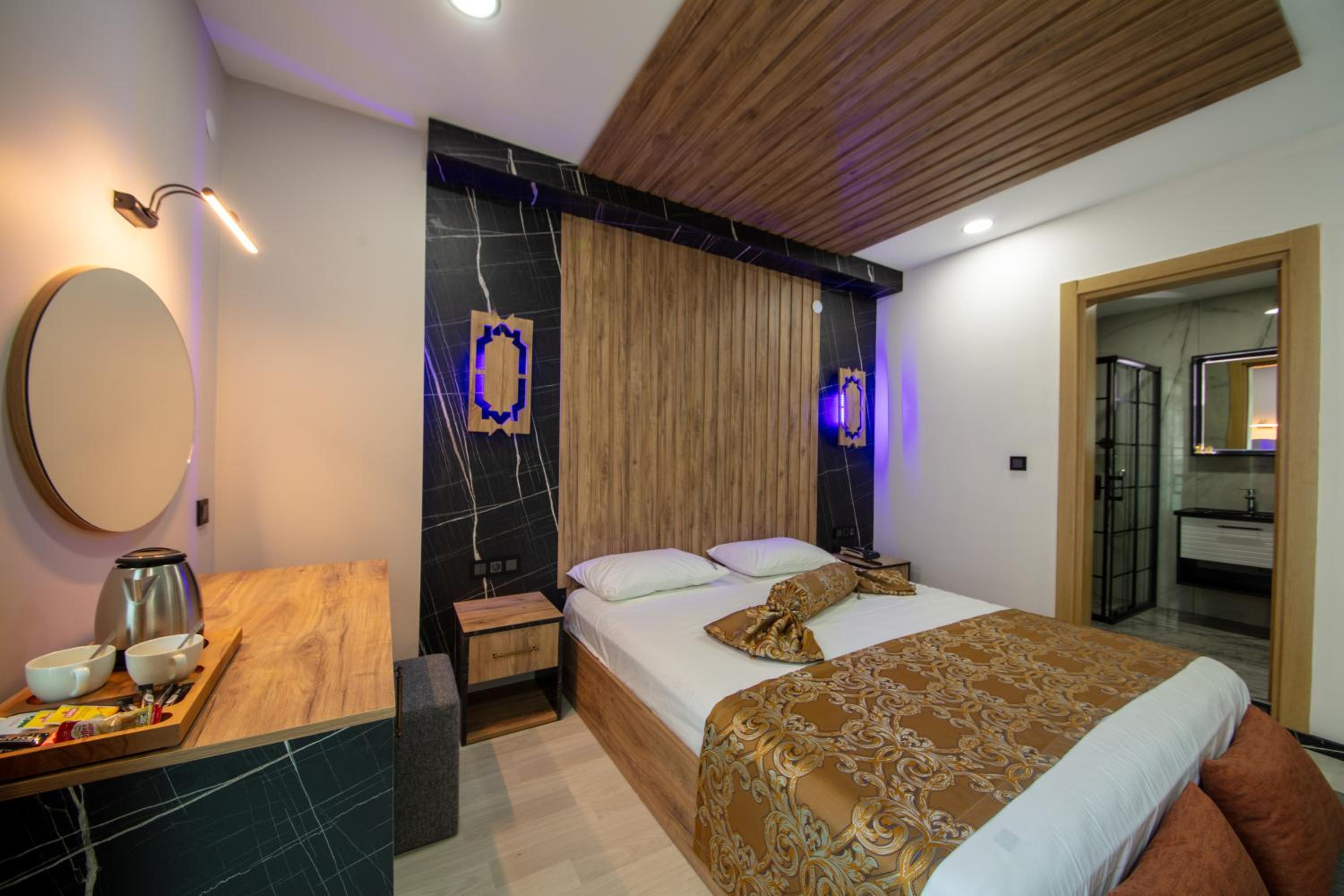 Standard Double Room - Photo 8