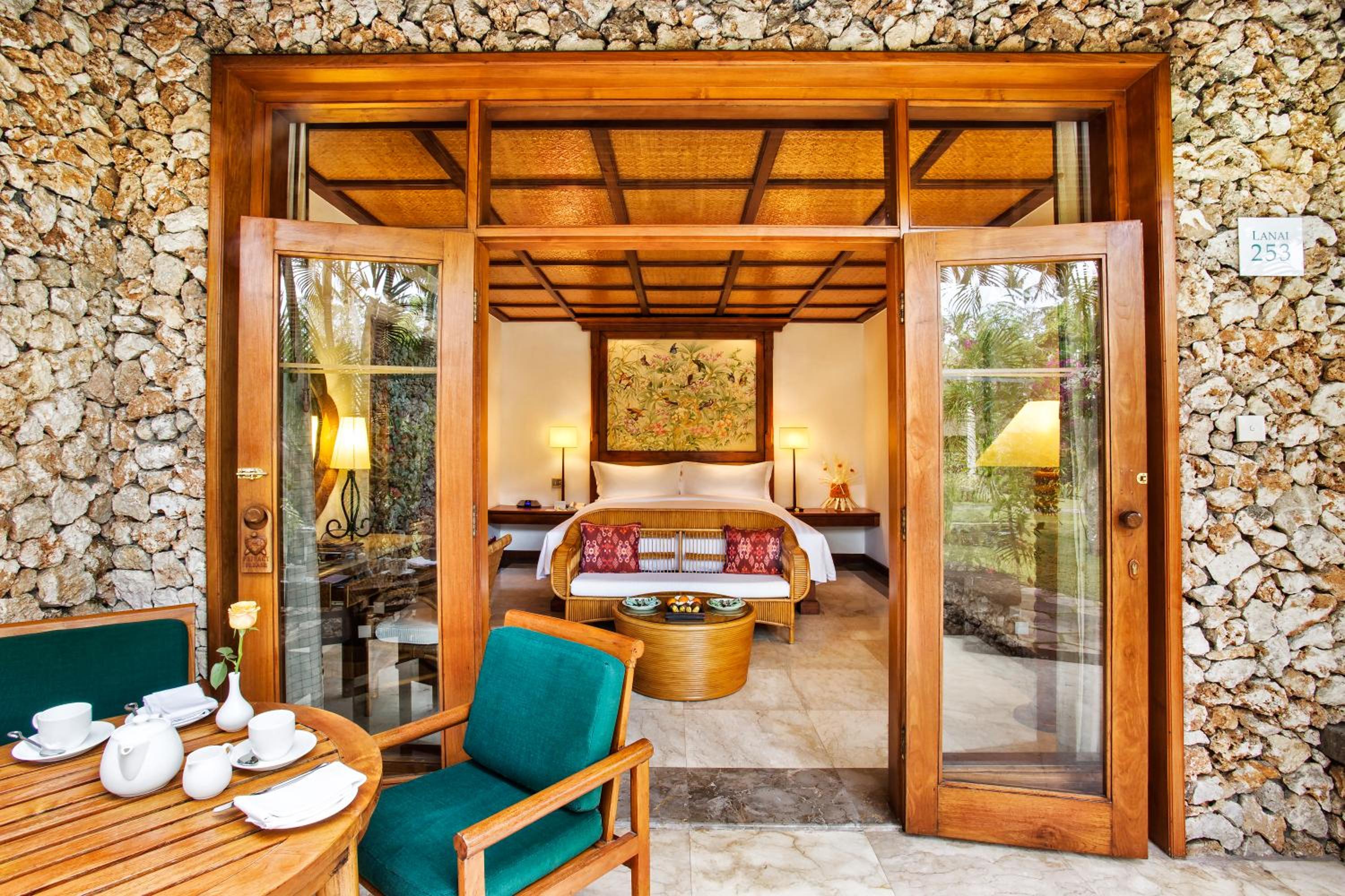 Luxury Lanai Room Garden View