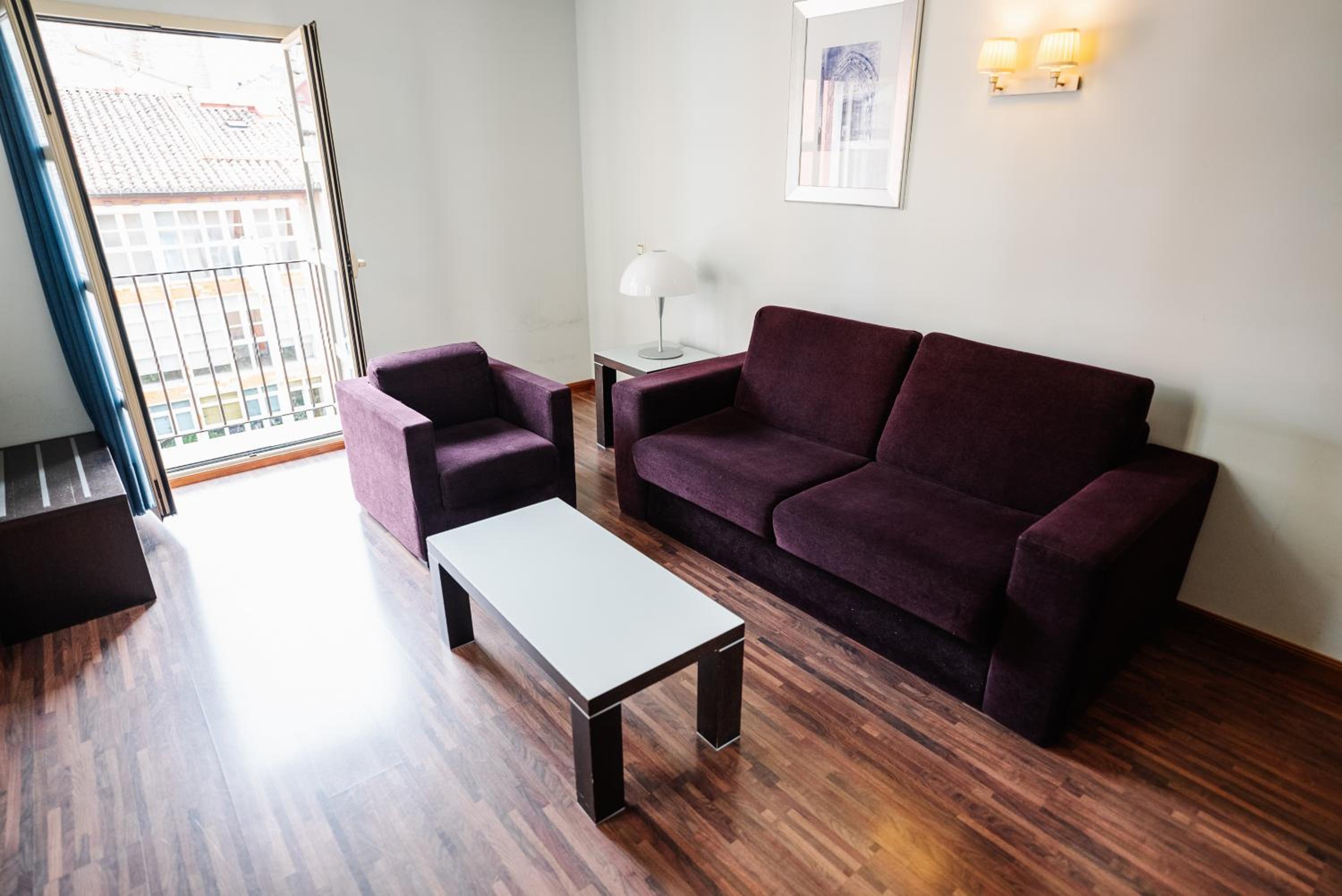 Double with Living Room - Photo 2
