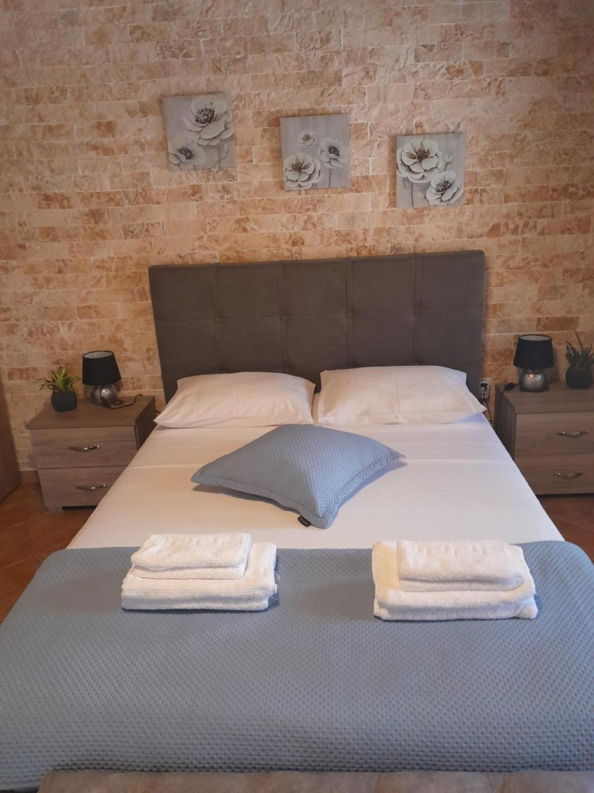 One-Bedroom Apartment - Photo 10