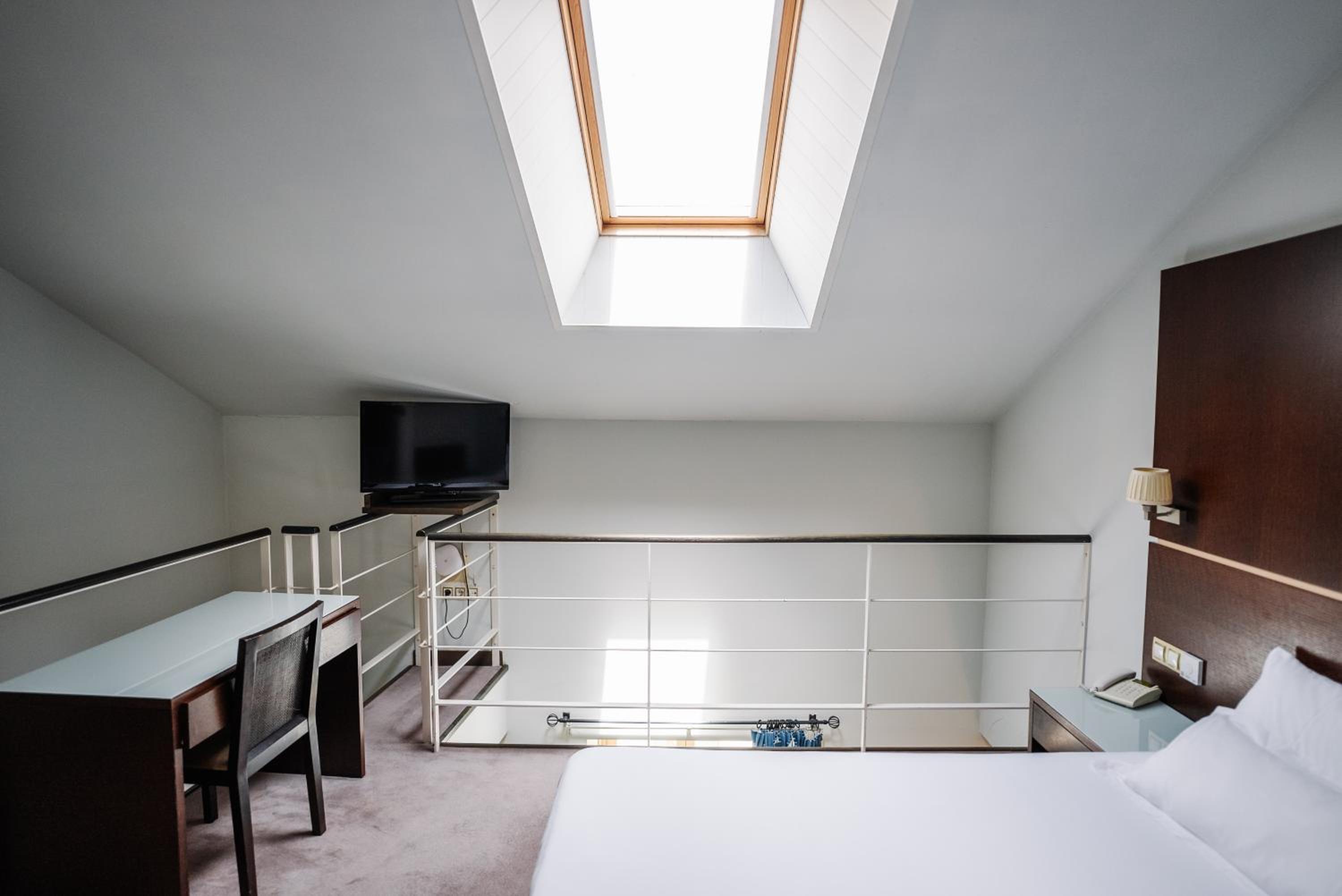 Duplex Twin Room with Living Room  - Photo 3