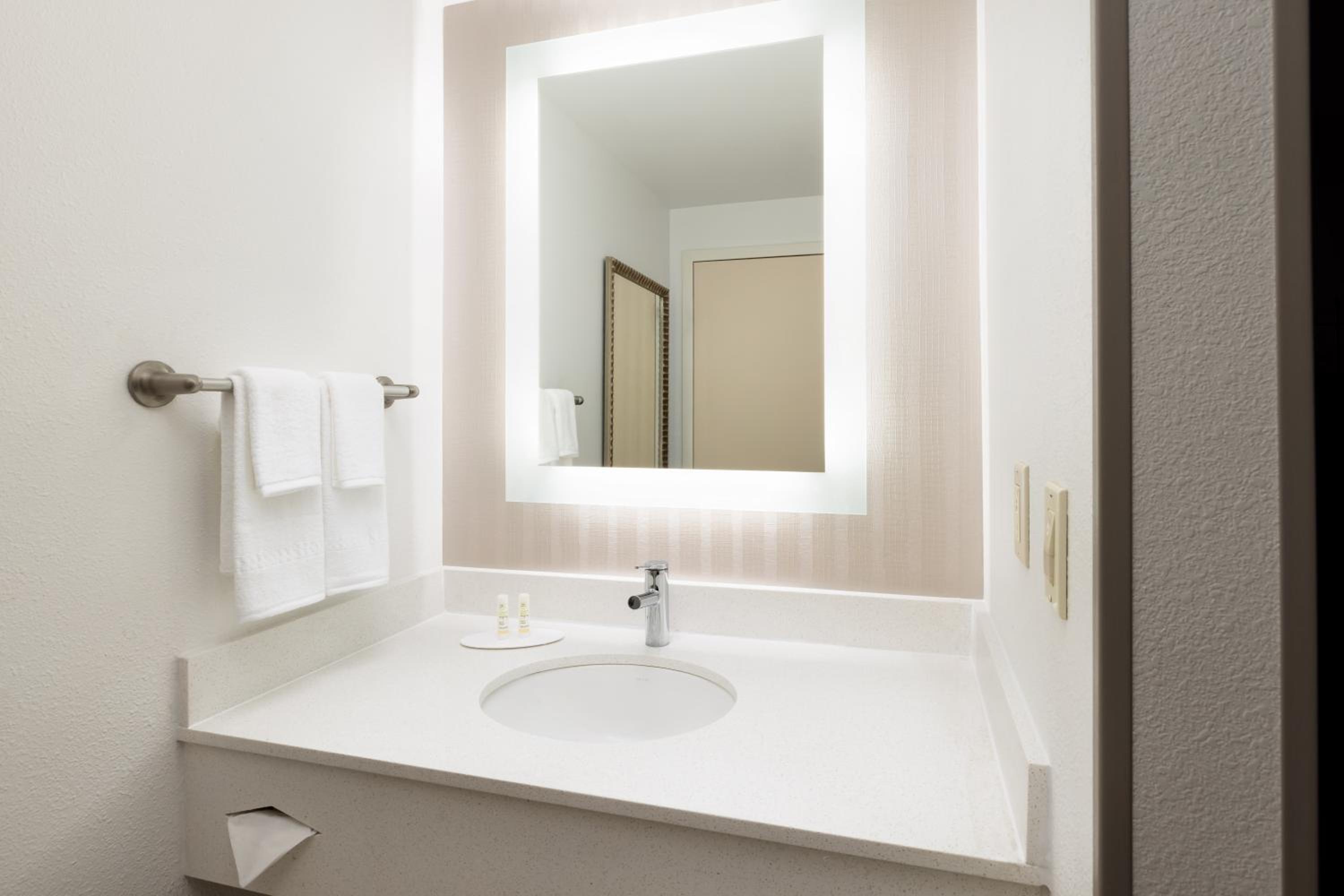 Suite with Two Double Beds and Sofa Bed - Hearing Accessible - Photo 11