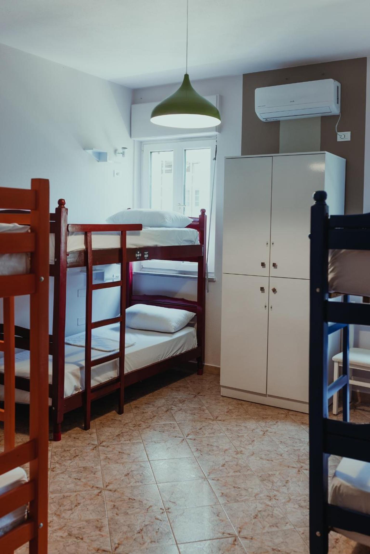 6-Bed Mixed Dormitory Room photo 1