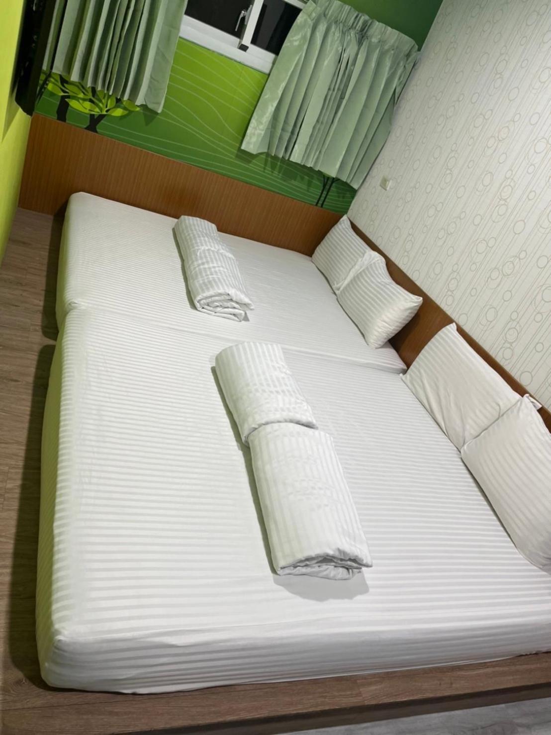 Quadruple Room with Private Bathroom photo 2