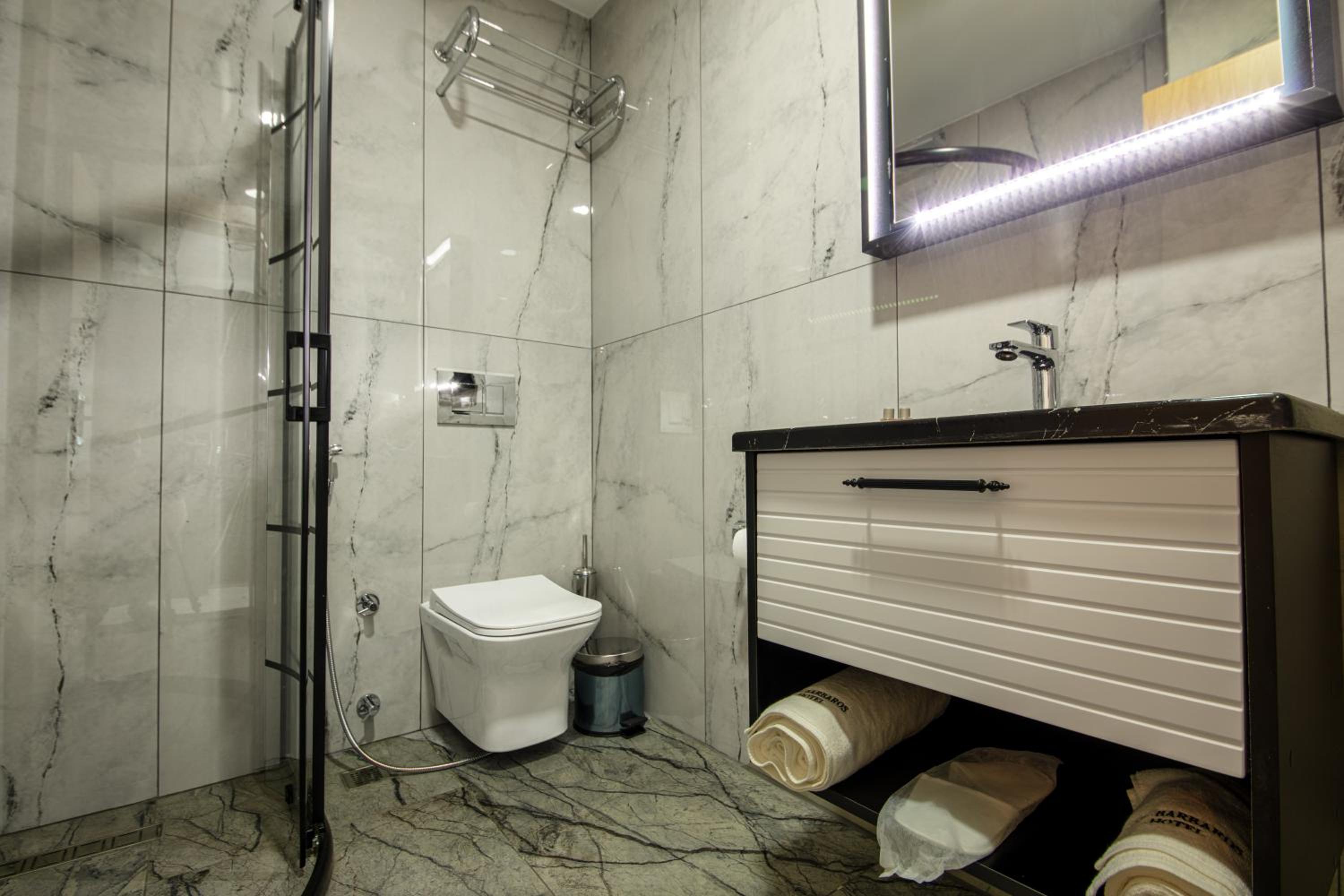 Deluxe Double Room with Balcony and Sea View - Photo 4