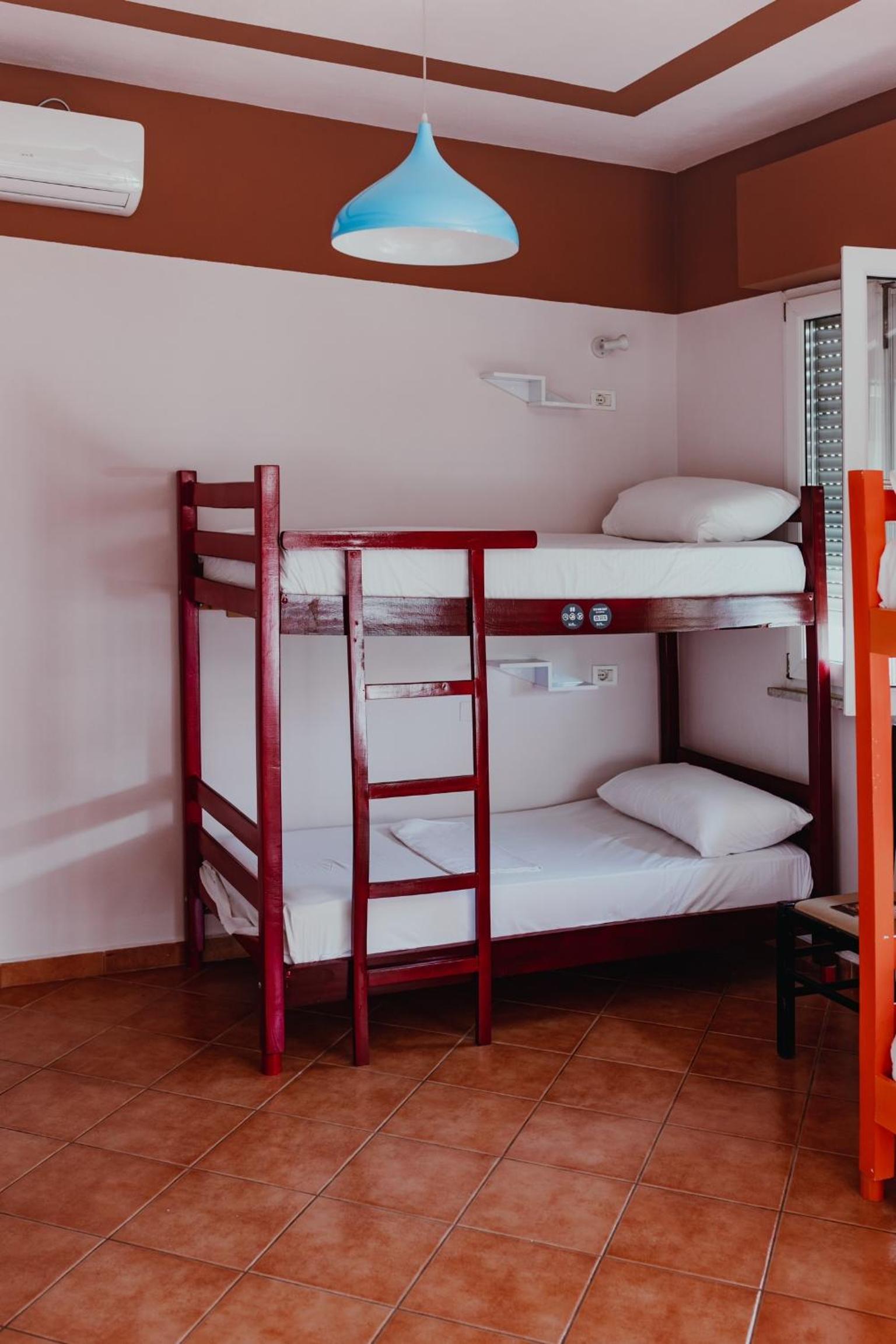 8-Bed Mixed Dormitory Room photo 3