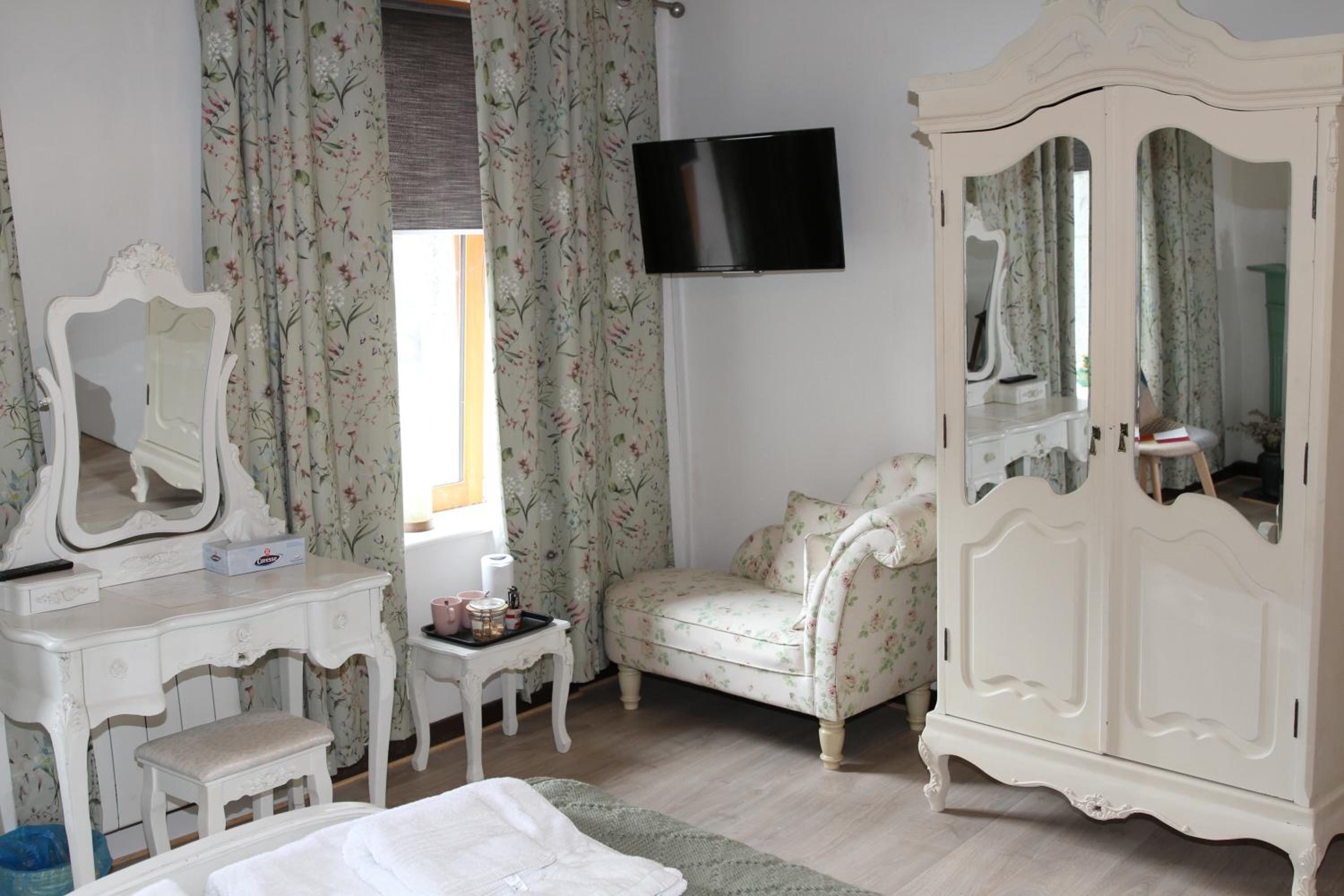 Large Double Room photo 2