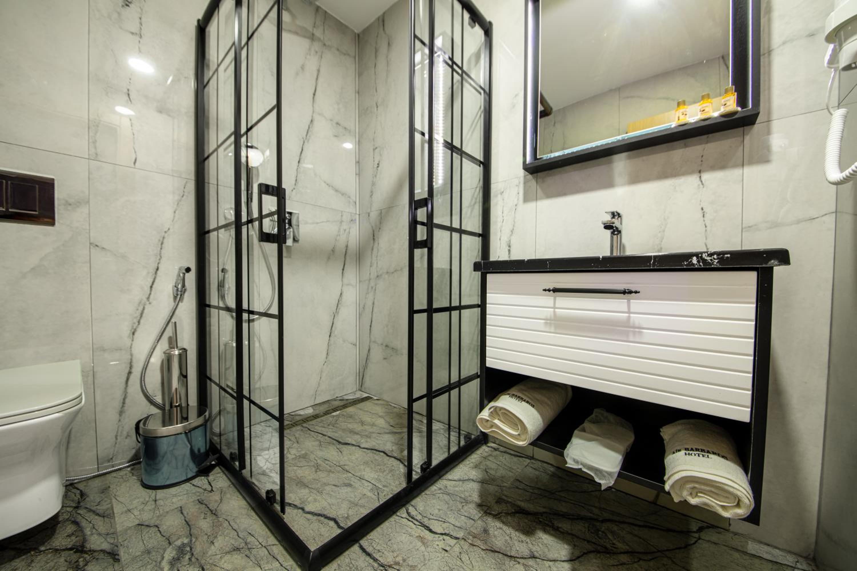 Standard Double Room - Photo 17