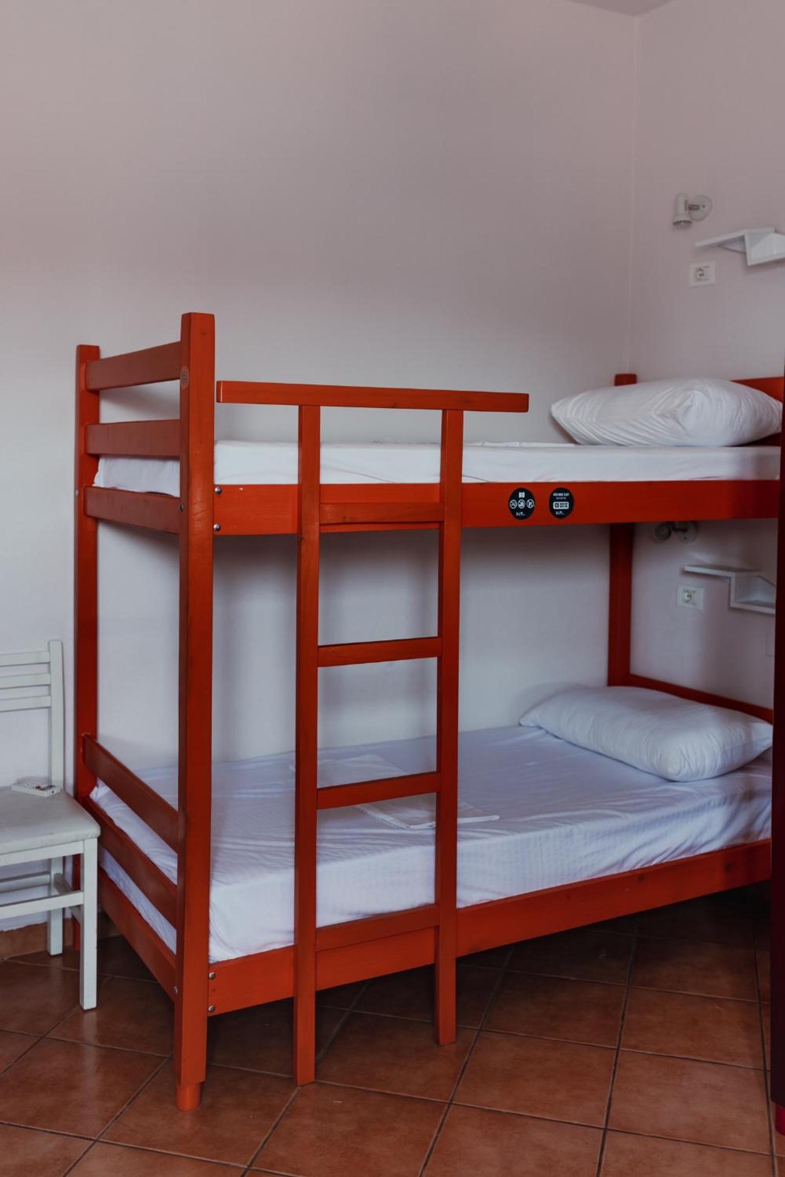 6-Bed Mixed Dormitory Room photo 3