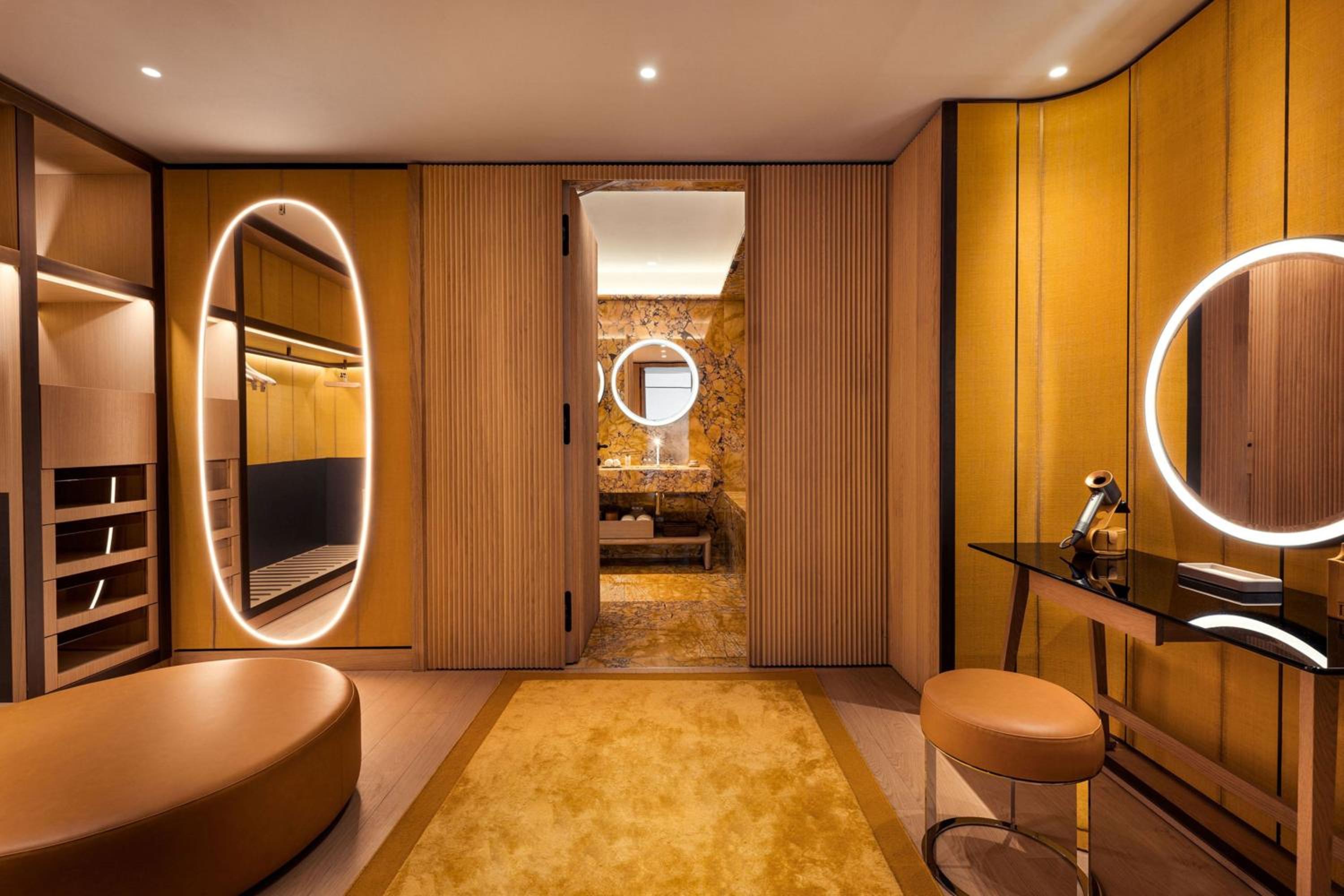 One-Bedroom Deluxe King Suite with City View