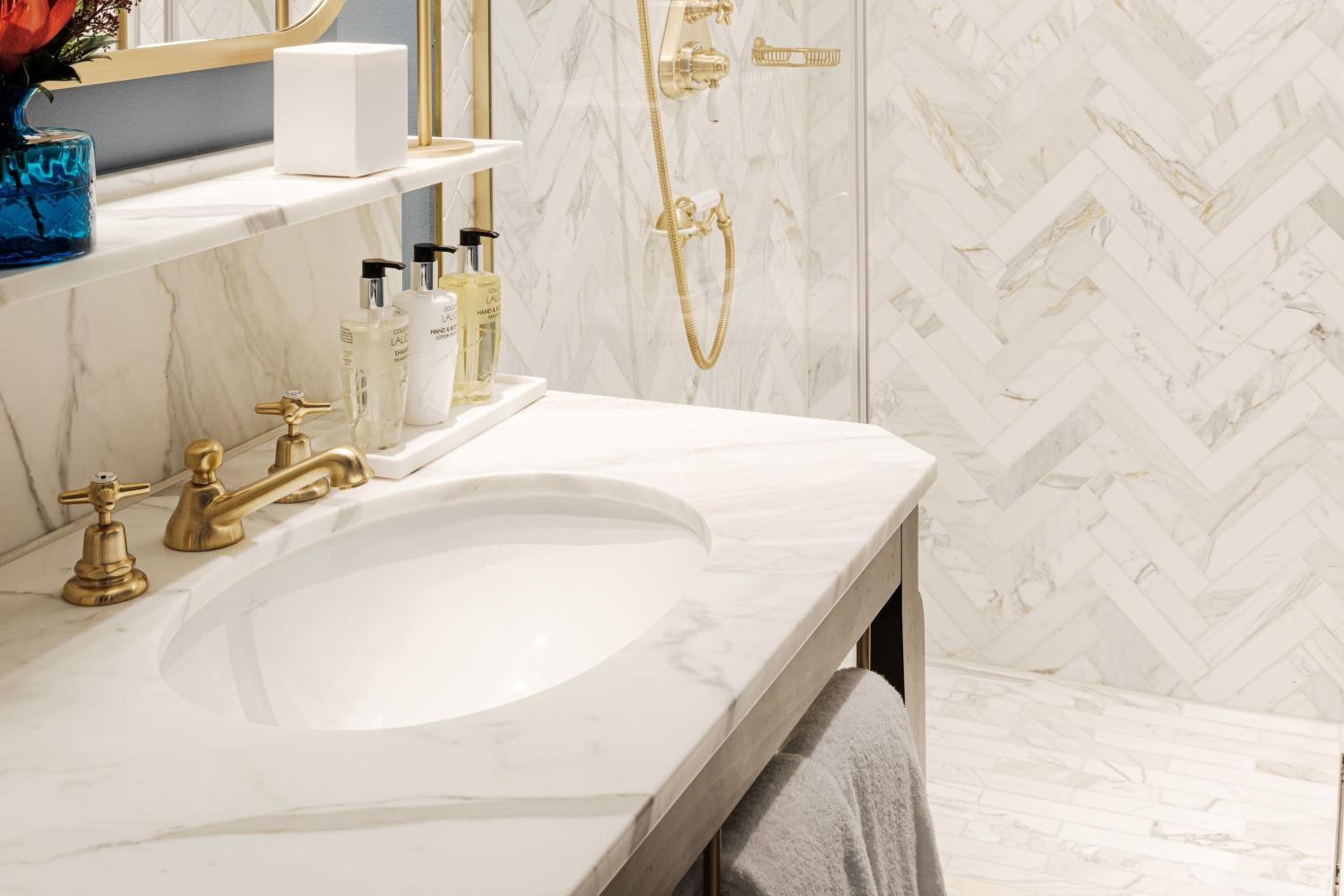 Premium Executive King Room - Photo 15