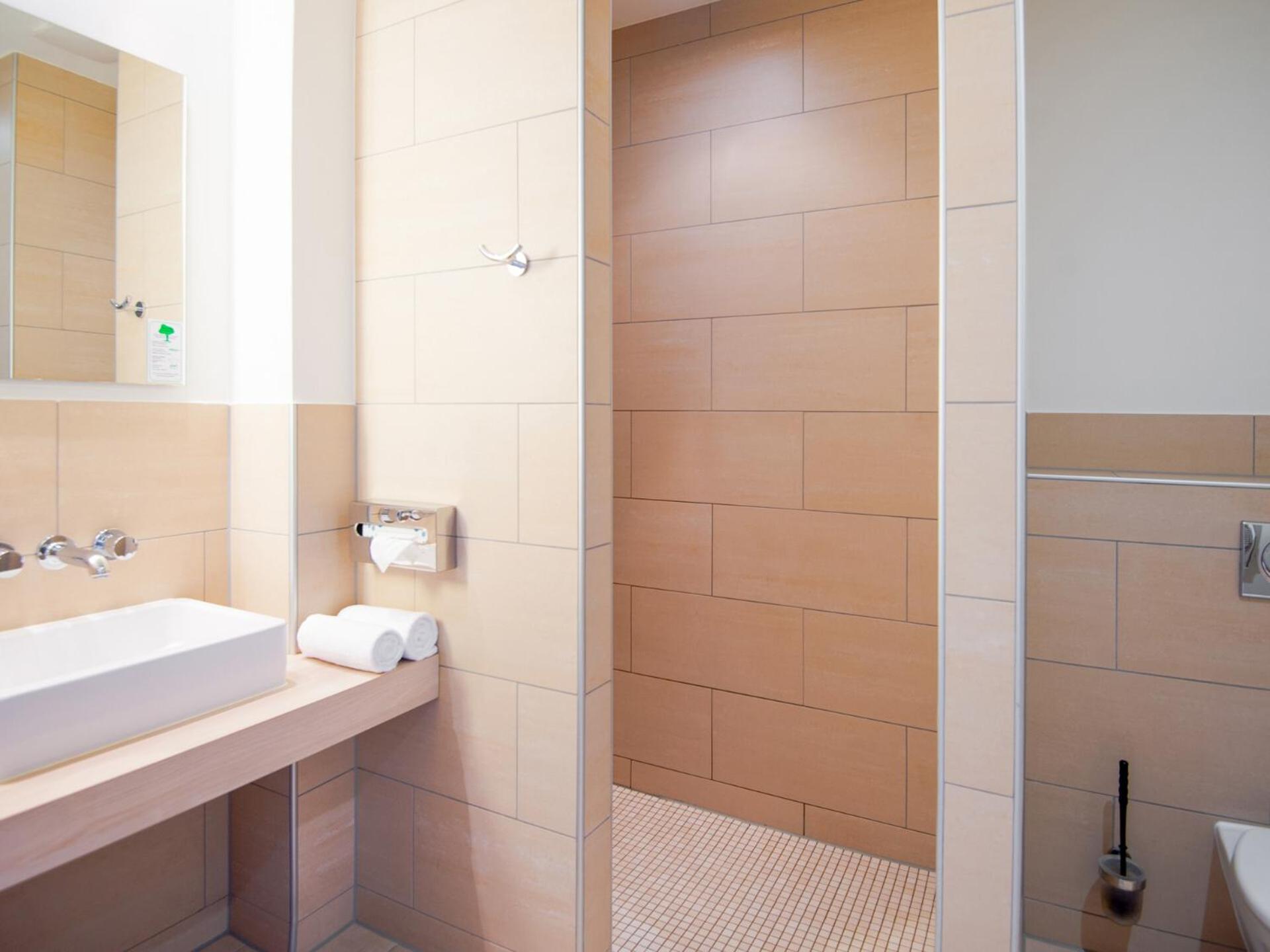 Double or Twin Room with Lake View photo 3