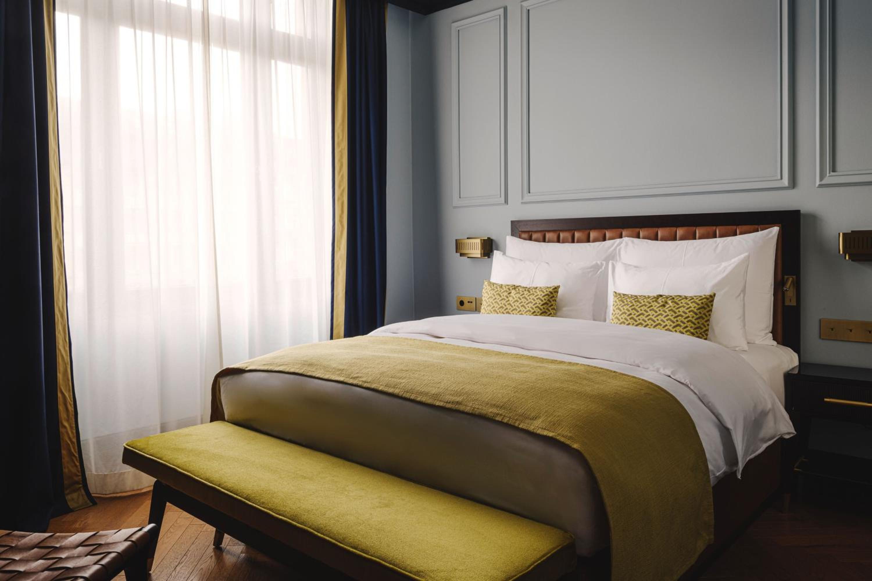 Deluxe Comfort King Room