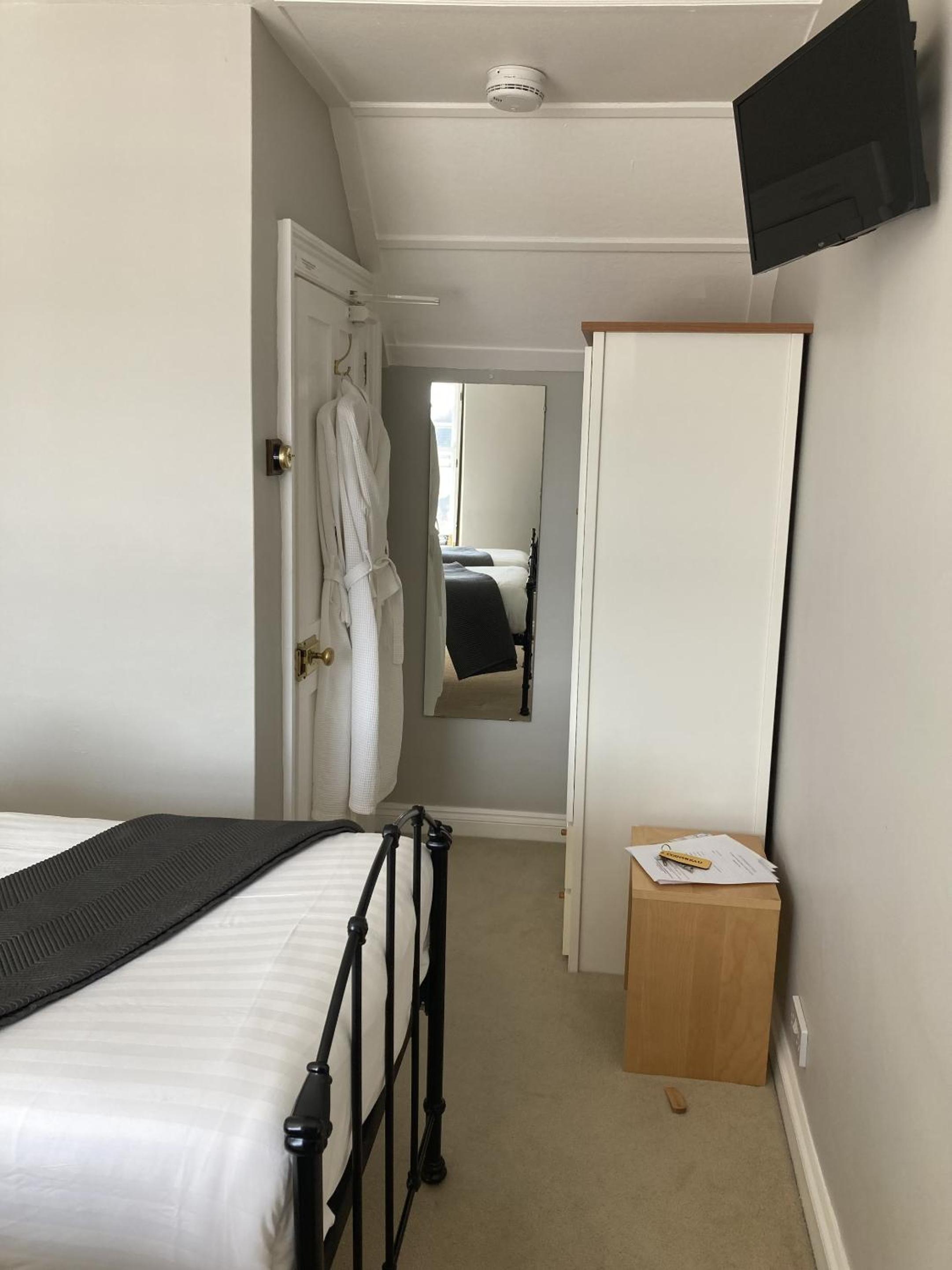 Standard Twin Room photo 2