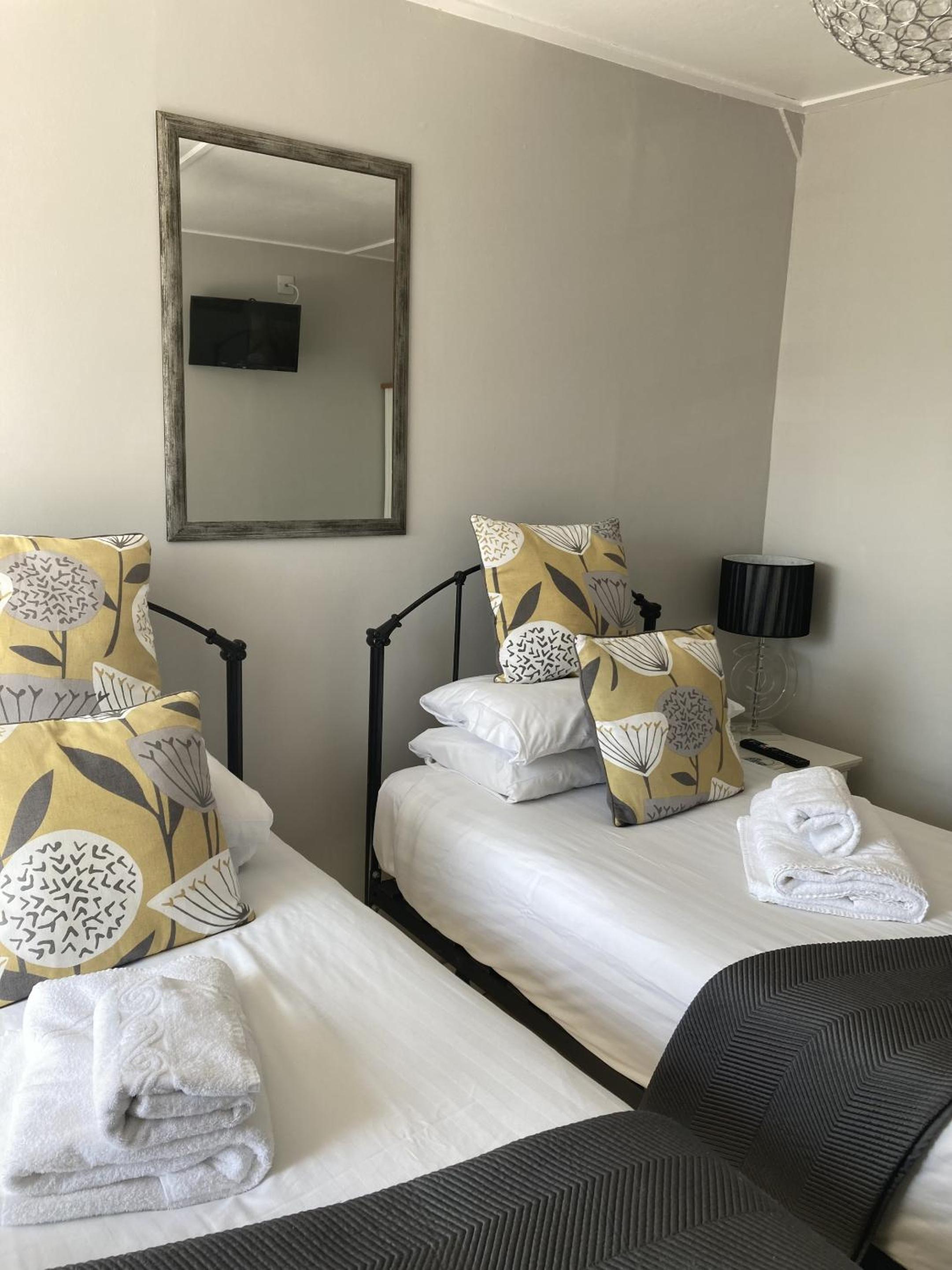 Standard Twin Room photo 3