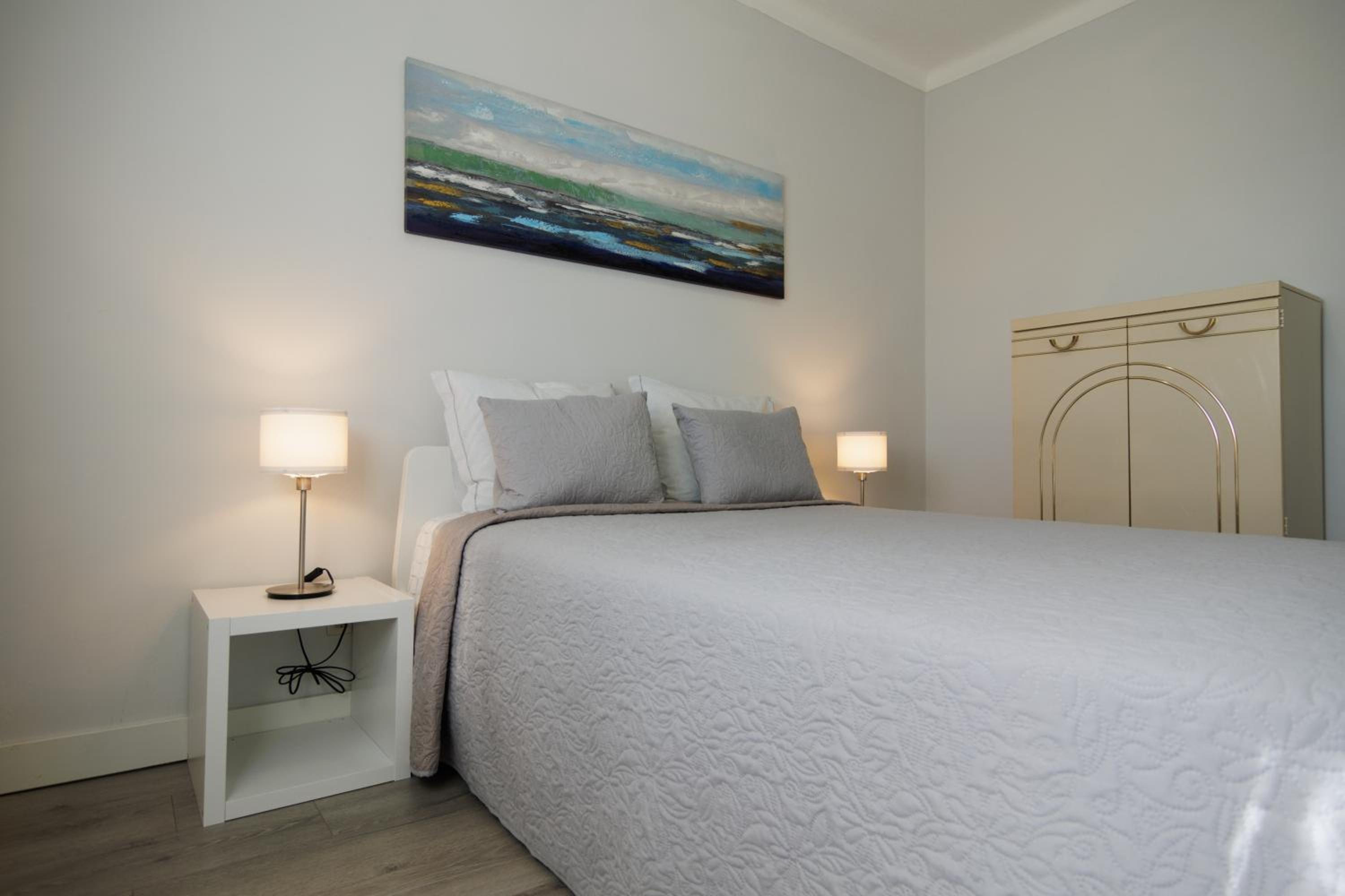 Three-Bedroom House photo 2