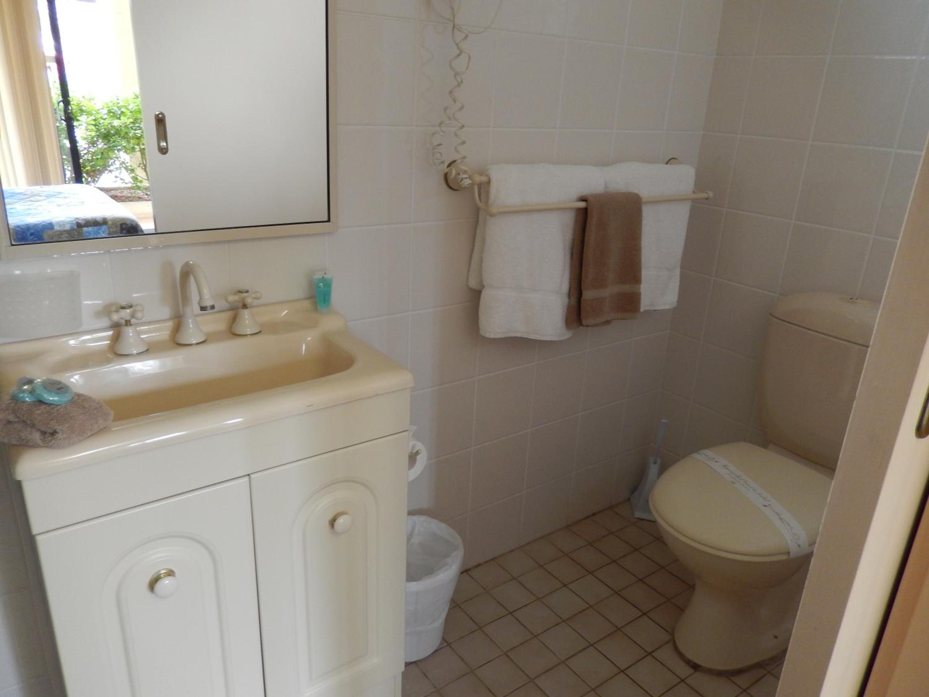 Small Budget Room with Double Bed (1 or 2 guests) - 14sqm photo 3