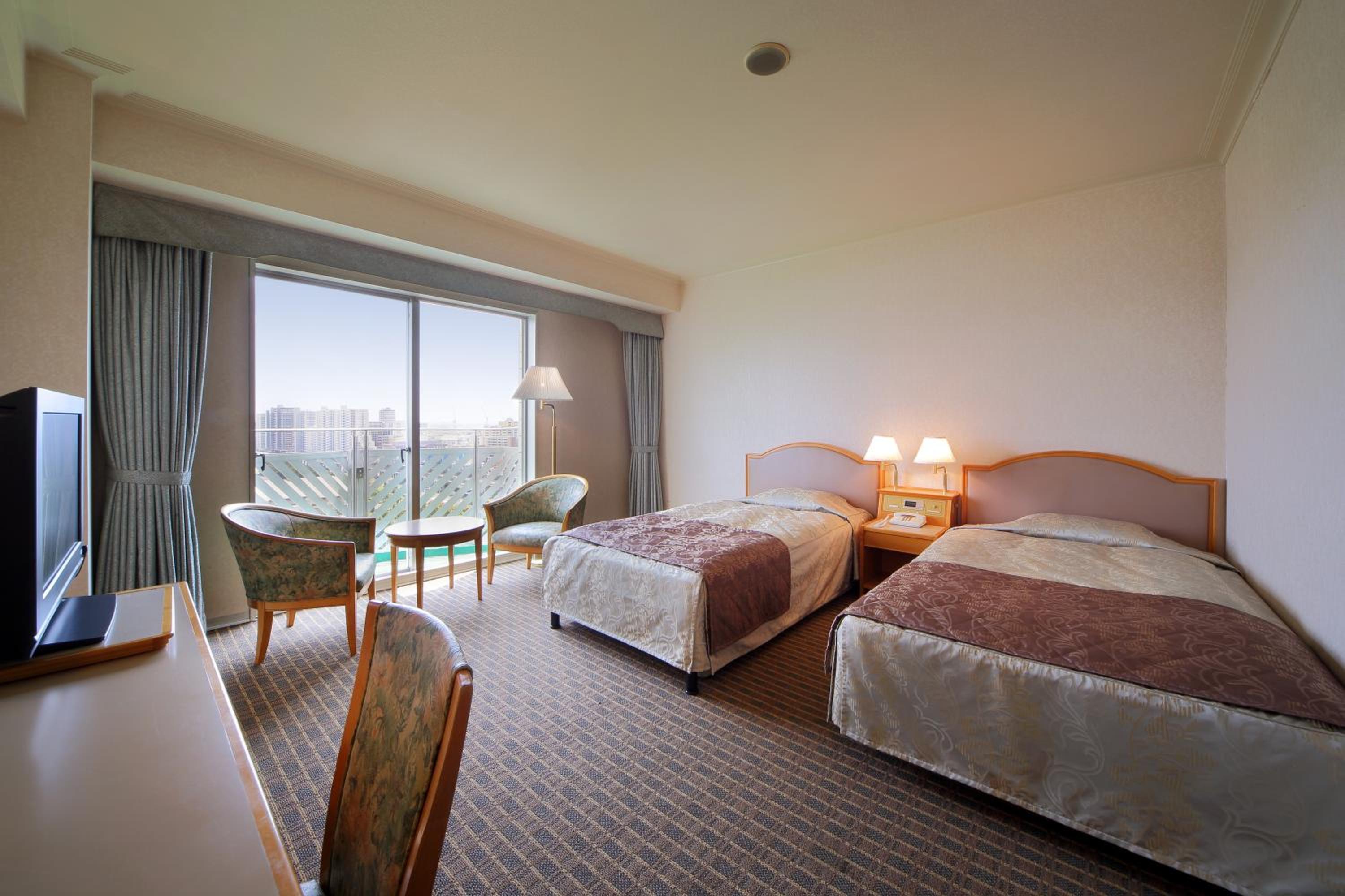 Large Twin Room - Non-Smoking