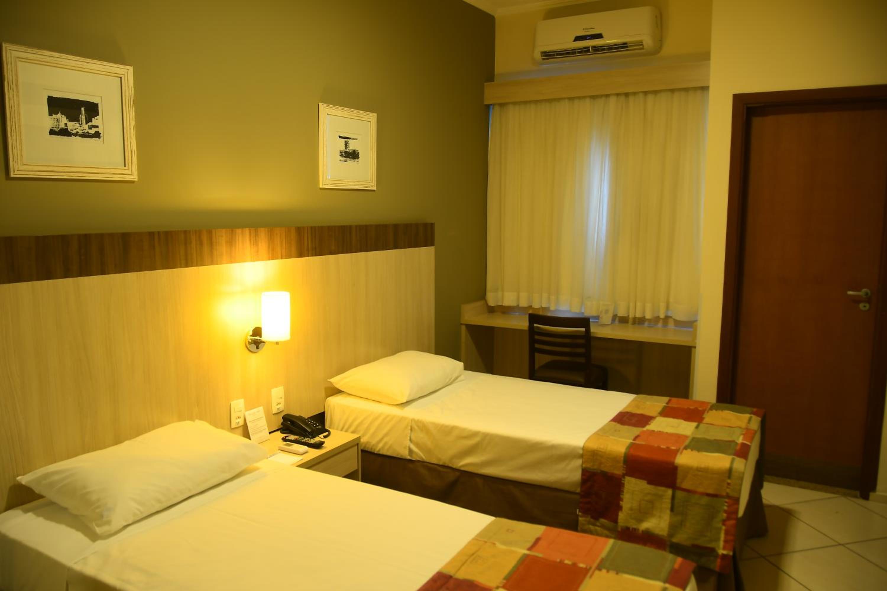 Standard Twin Room photo 2
