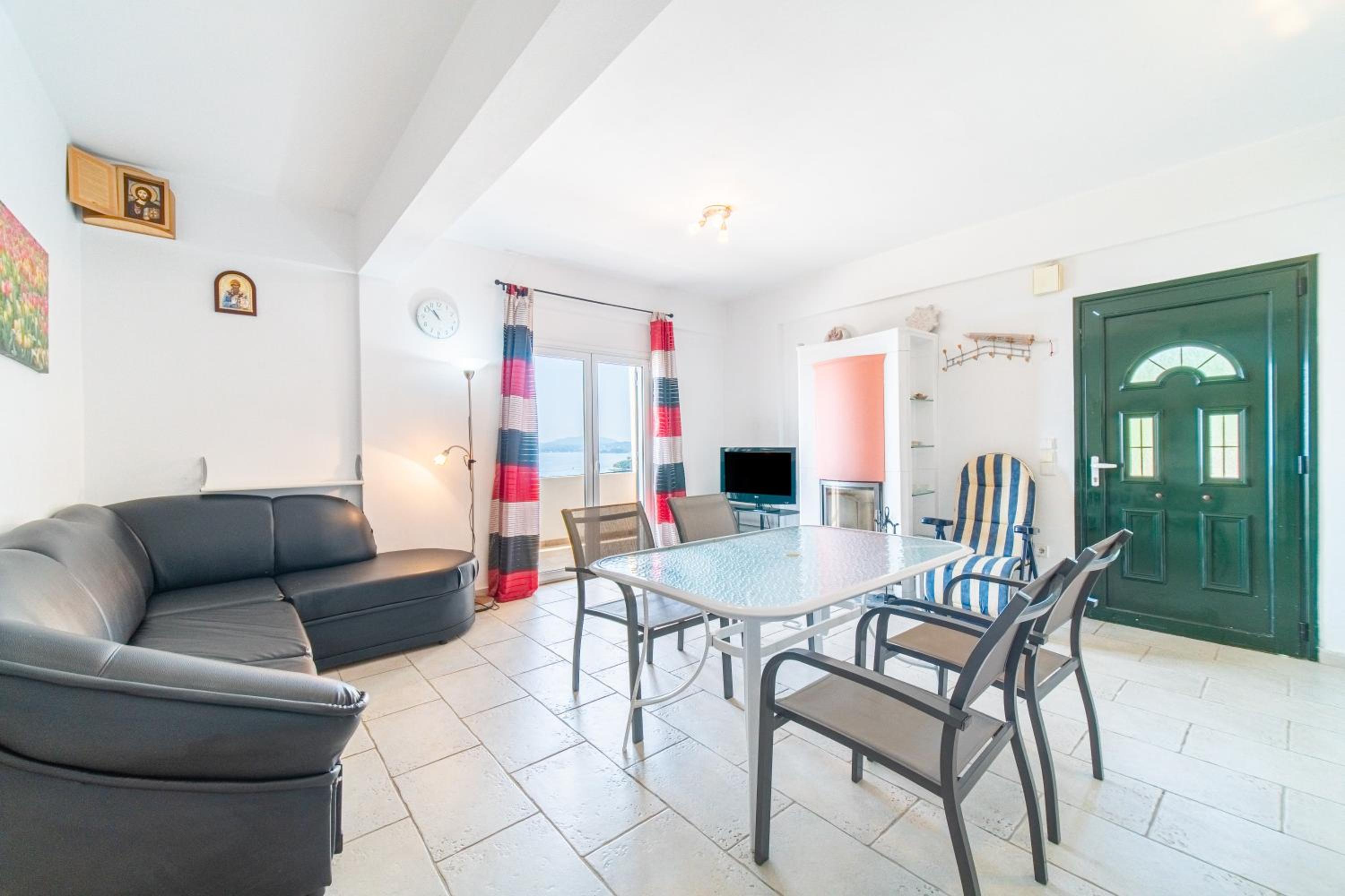 Two-Bedroom Deluxe Apartment with Ocean View photo 1
