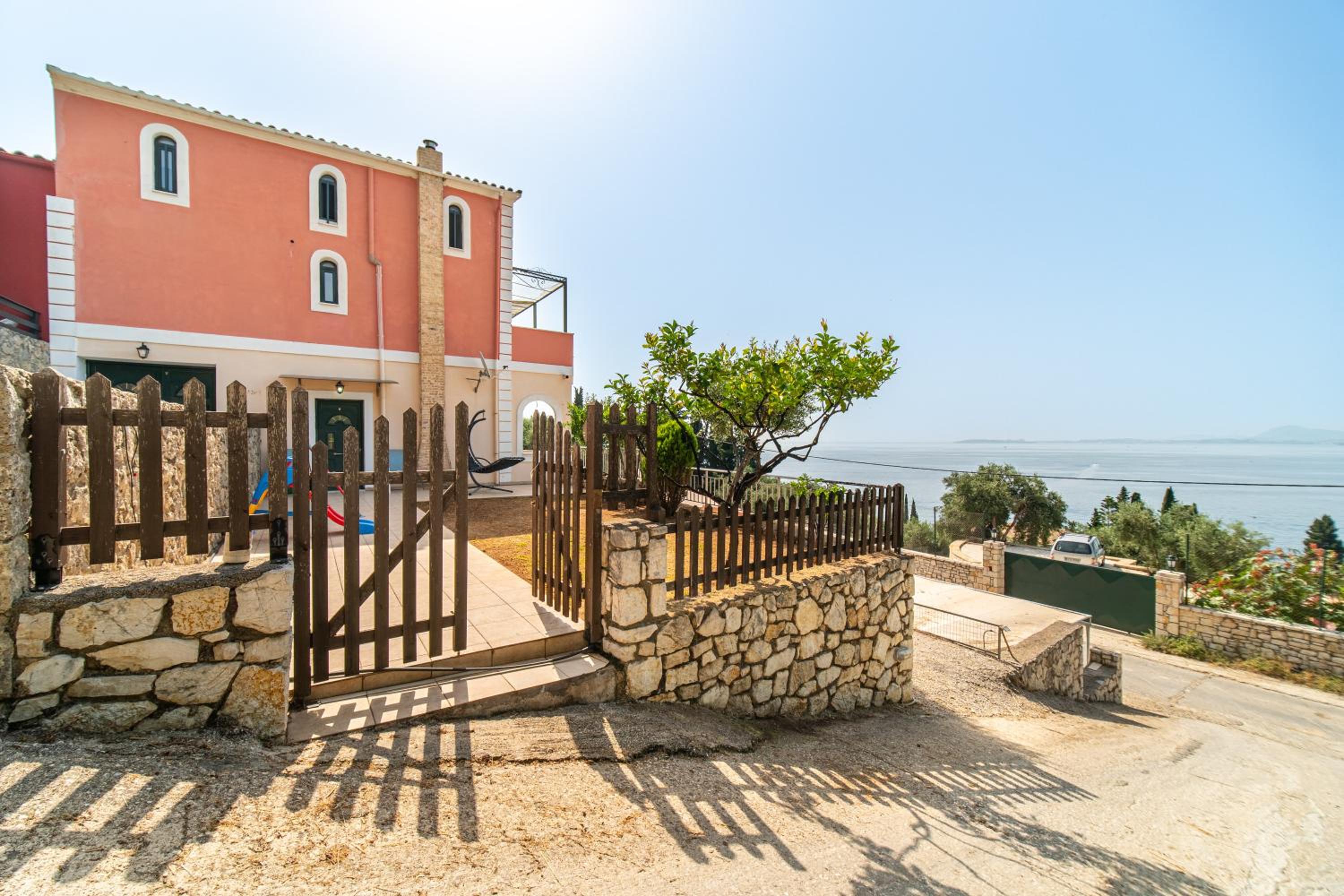 Two-Bedroom Deluxe Apartment with Ocean View photo 3