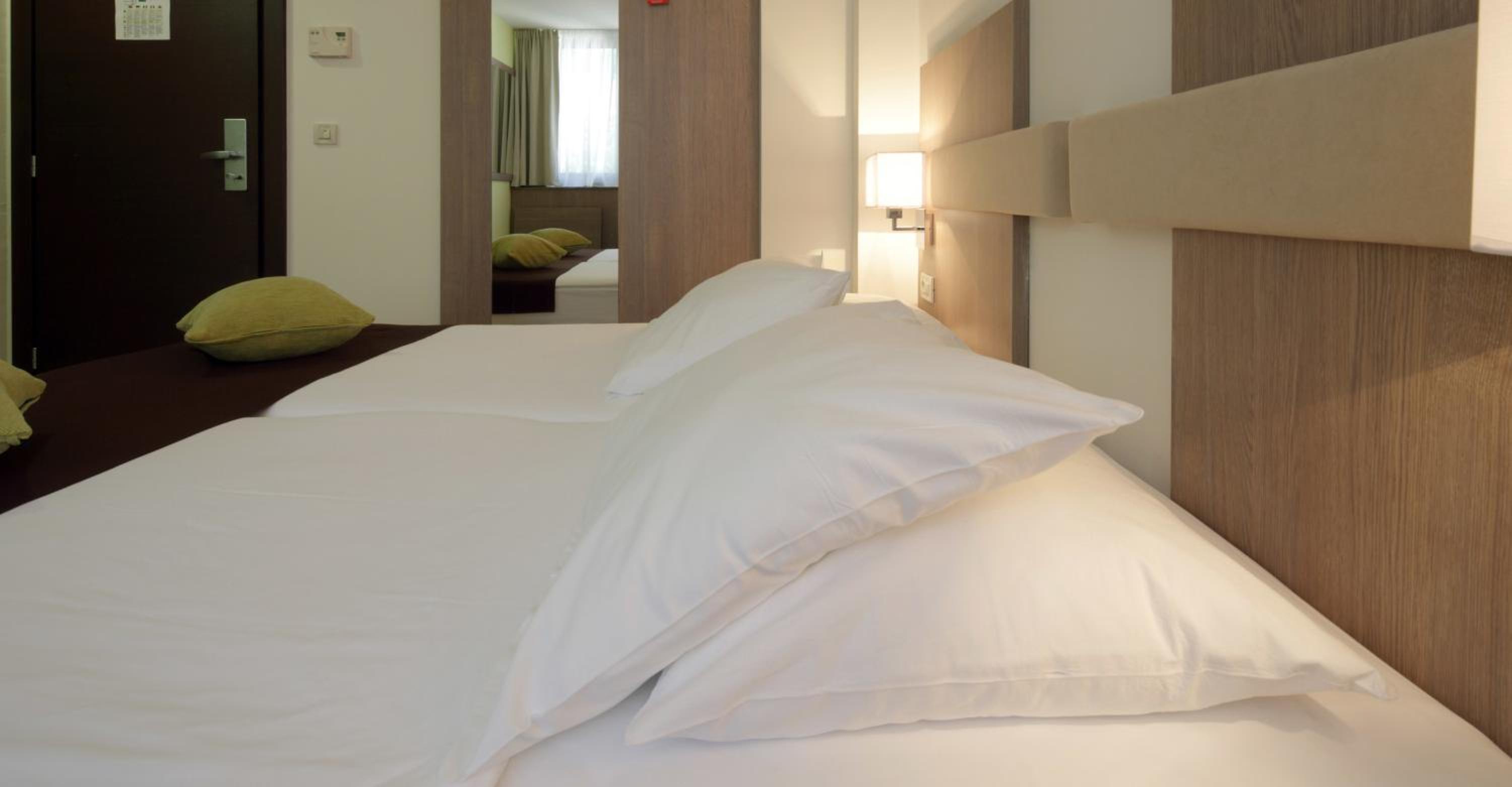 Superior Double Room with Balcony with Park View - Photo 13