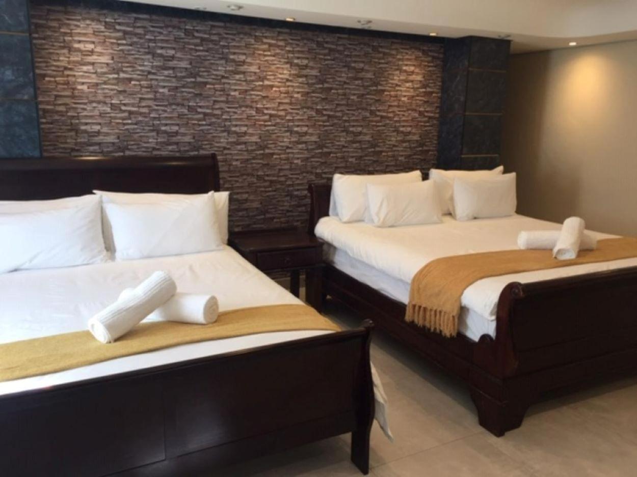 Deluxe King Room - Photo 2