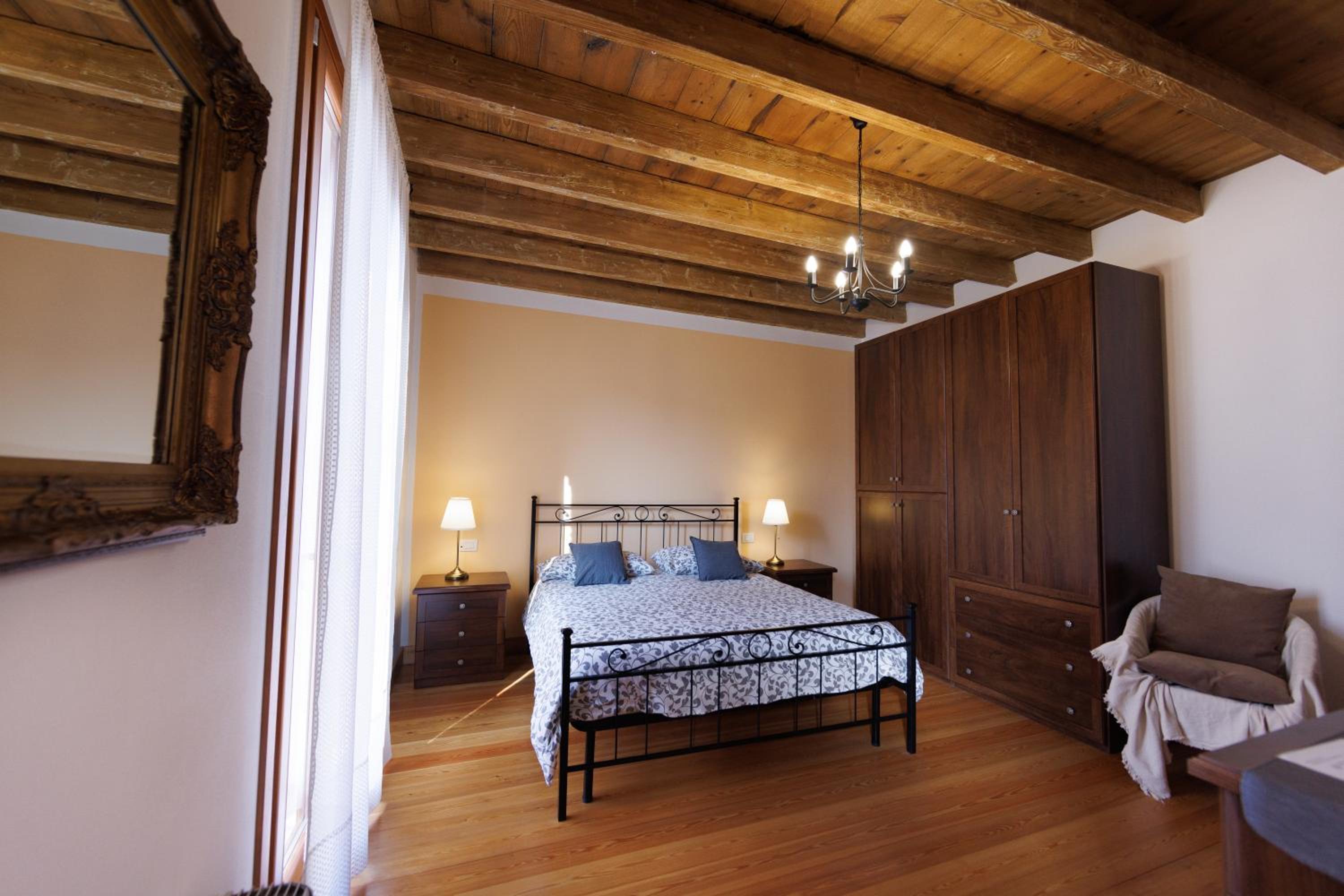 Large Double Room - Photo 10