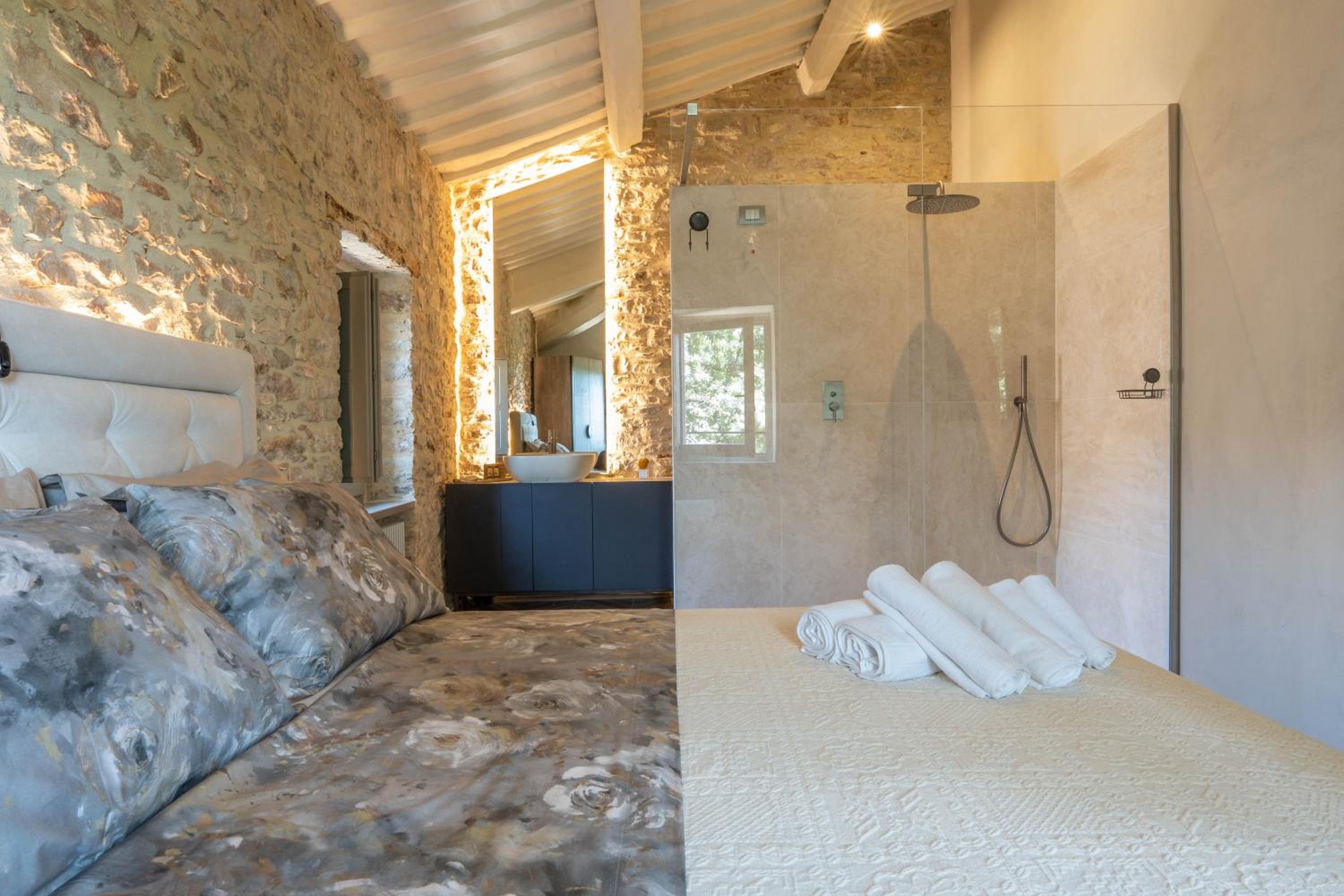 Executive Suite - Photo 15