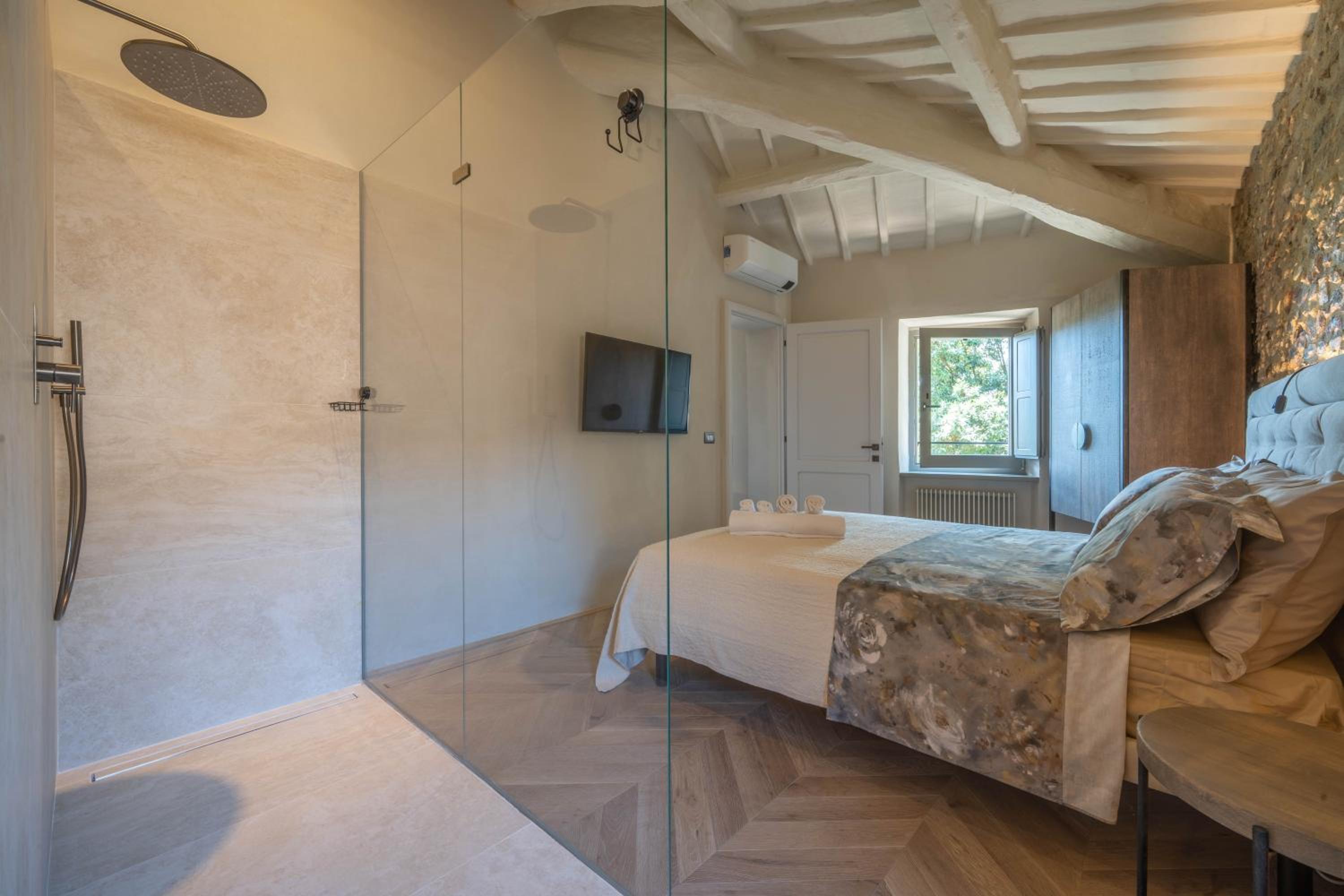 Executive Suite - Photo 16