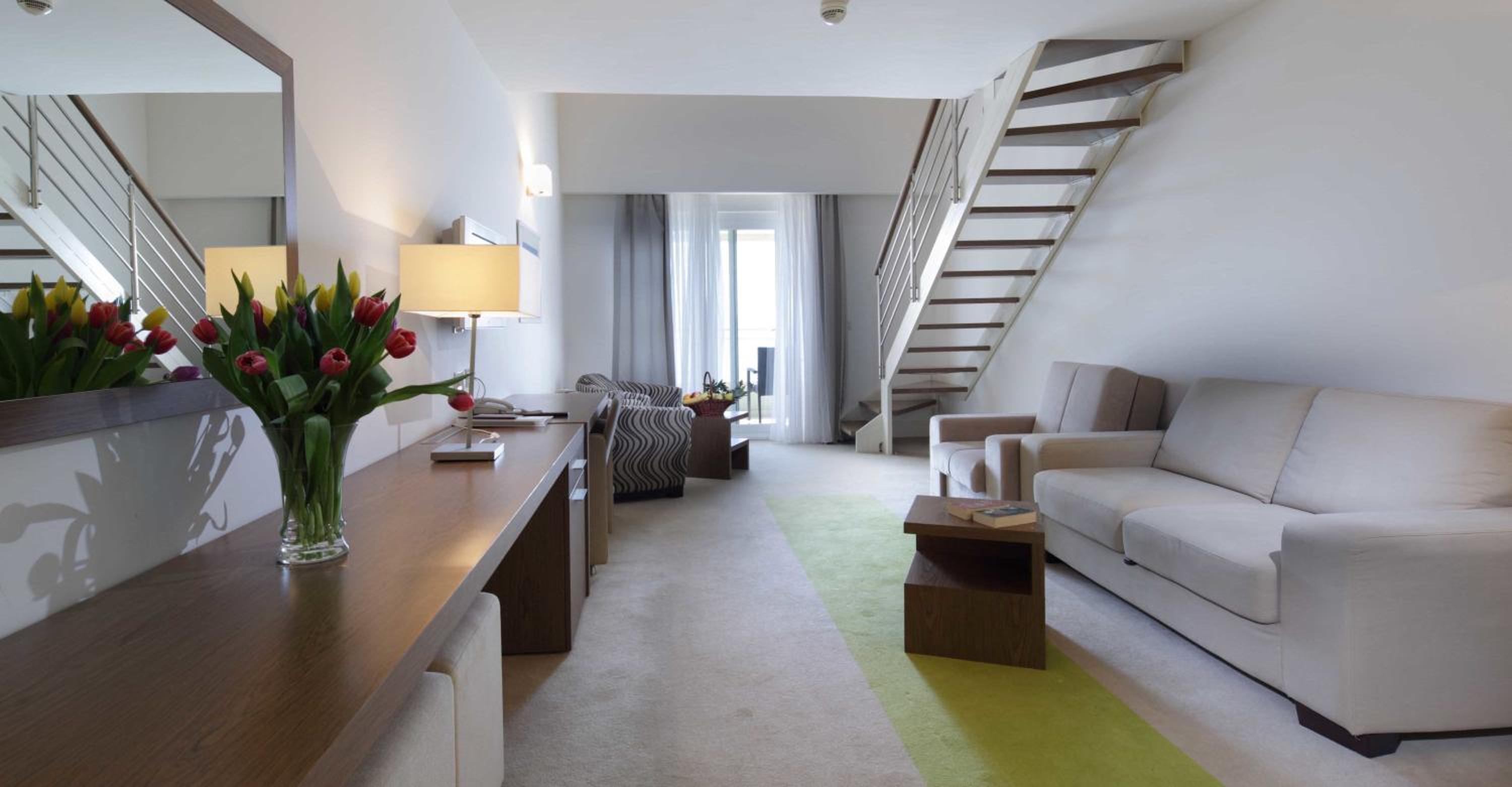 Superior Suite with Balcony with Sea View - Photo 3