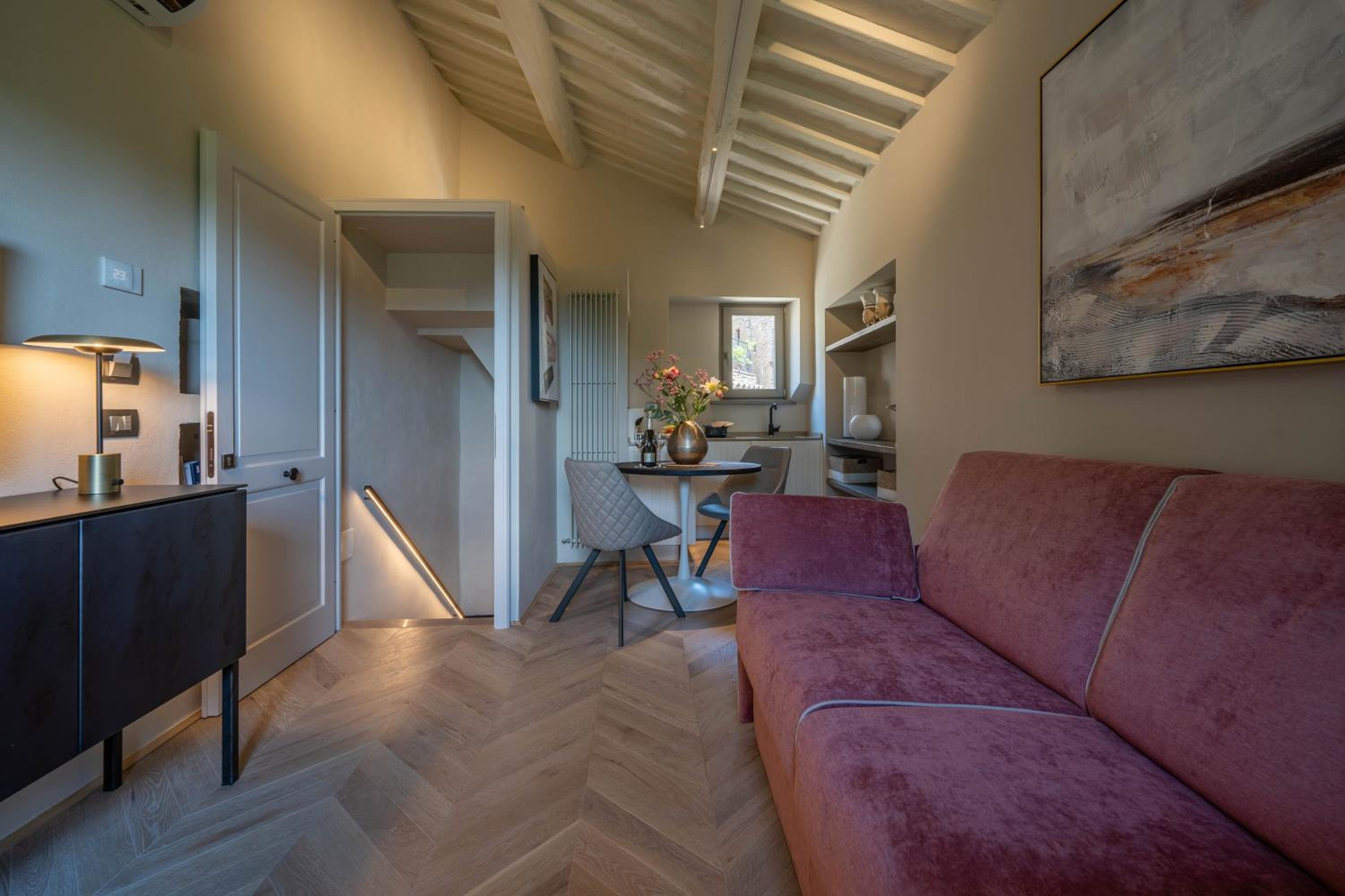 Executive Suite - Photo 14