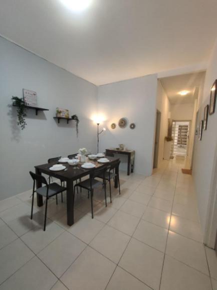 Three-Bedroom Apartment photo 2