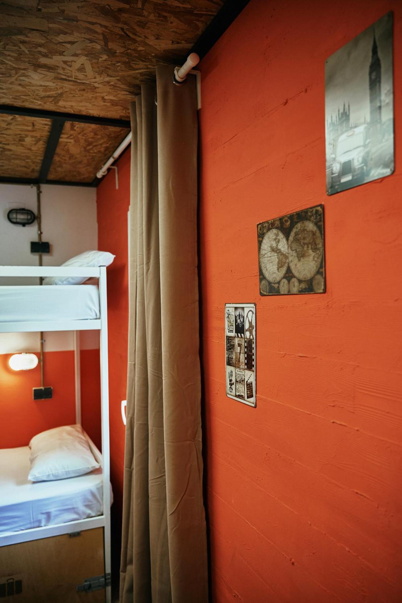 Bed in 6-Bed Mixed Dormitory Room photo 3