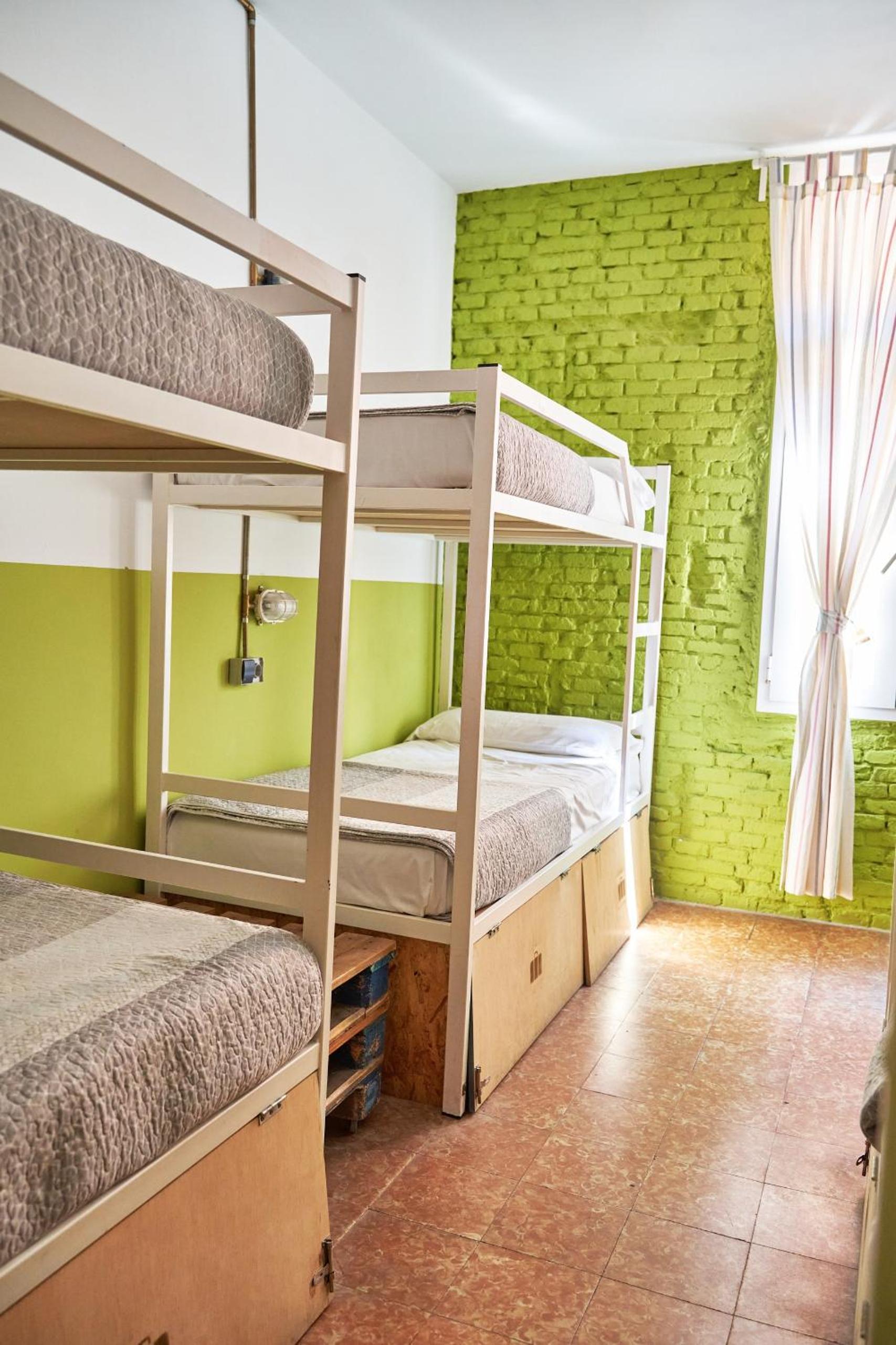 Bed in 6-Bed Mixed Dormitory Room photo 2