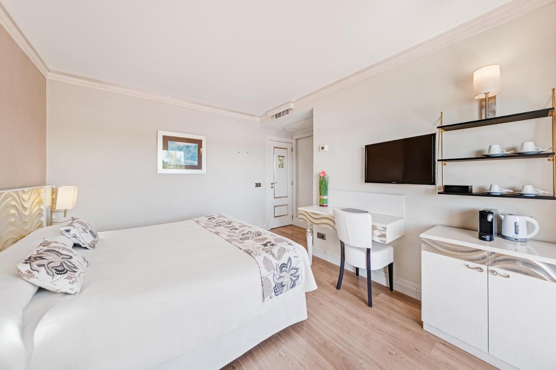 Double or Twin Room photo 2