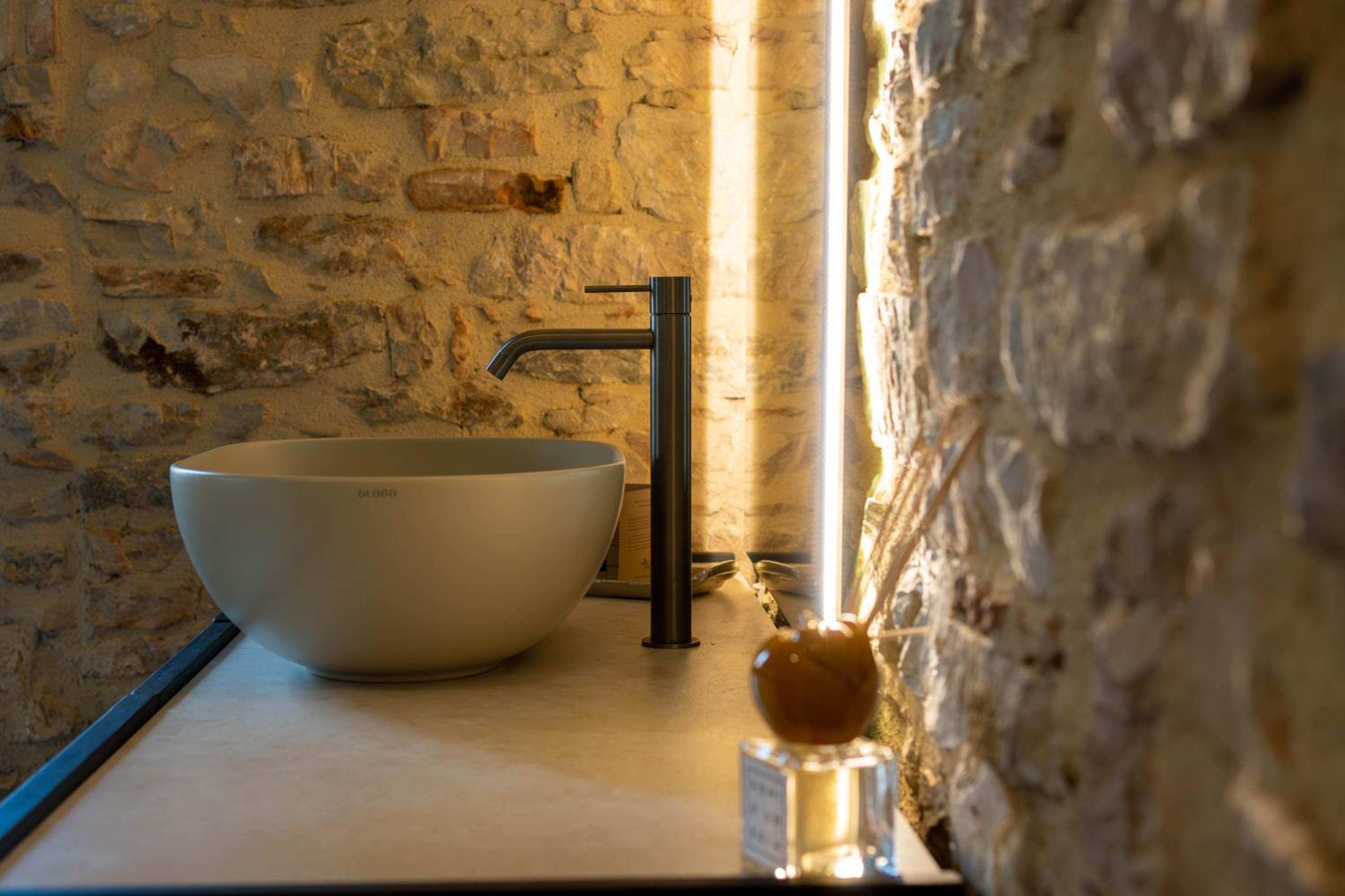 Executive Suite - Photo 7